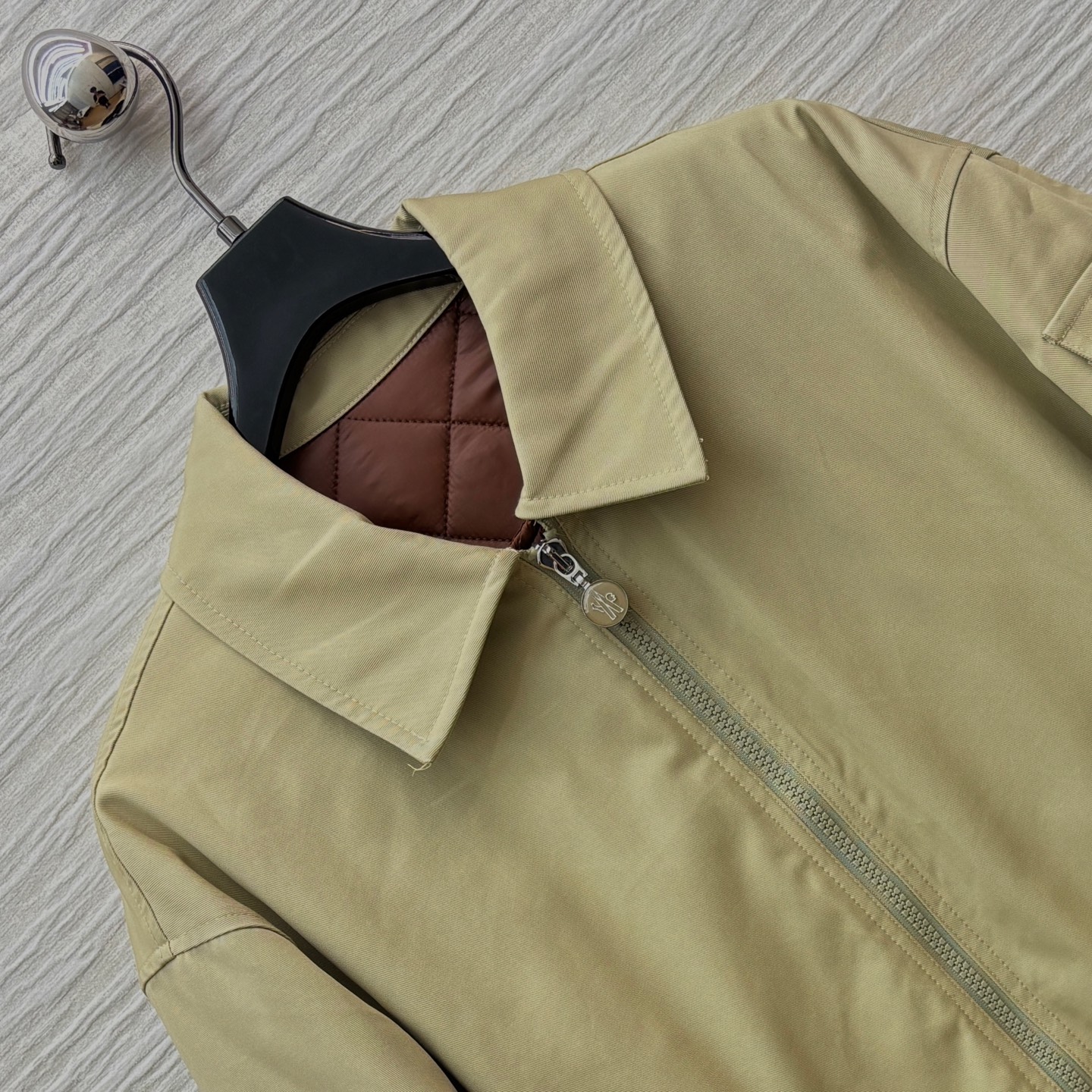 蒙口家 25早秋新款 假两件拼接菱格夹棉夹克外套 拼接菱格夹棉内衬 假两件设计增加层次感的同时也不显得臃