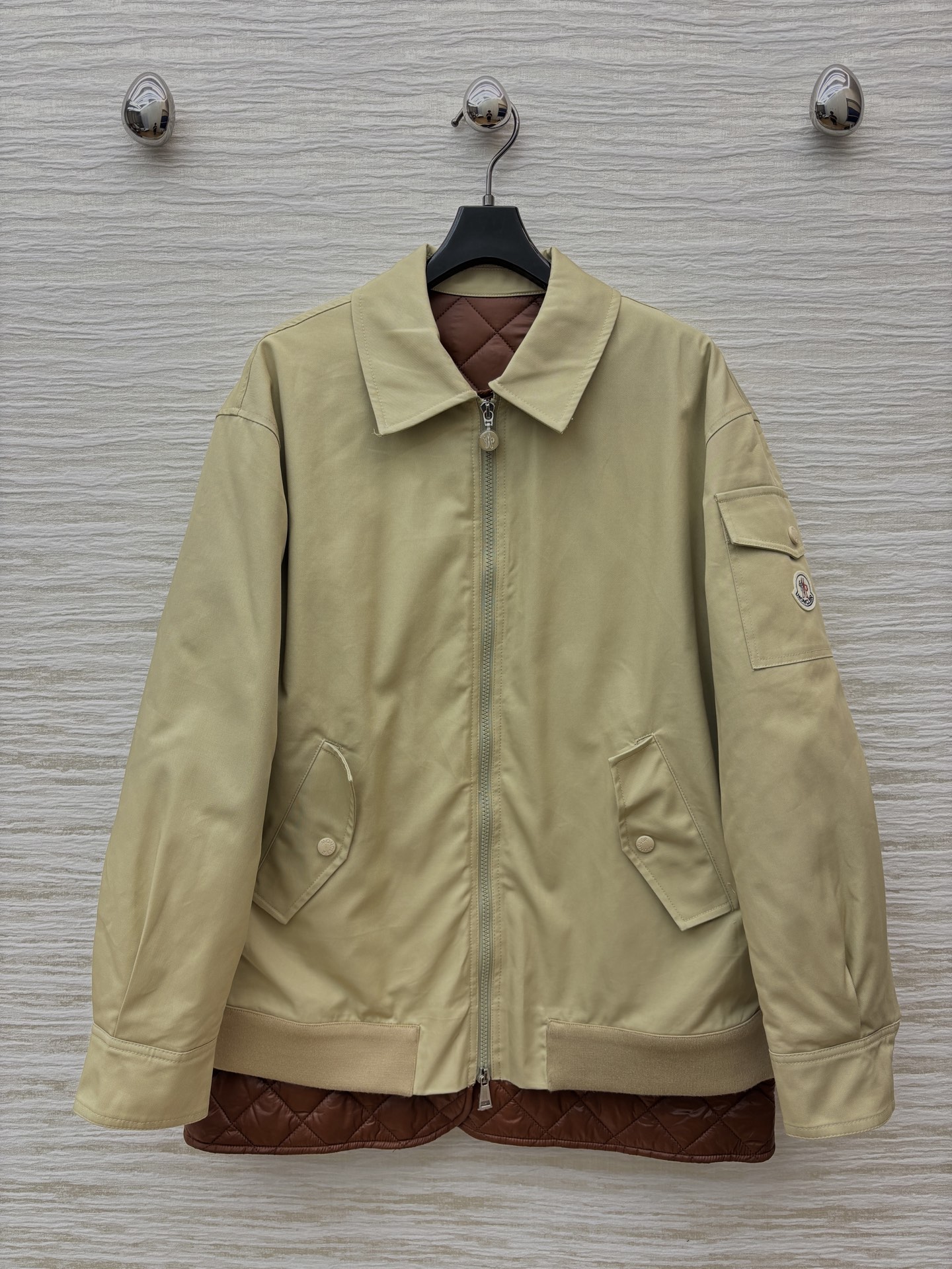 蒙口家 25早秋新款 假两件拼接菱格夹棉夹克外套 拼接菱格夹棉内衬 假两件设计增加层次感的同时也不显得臃