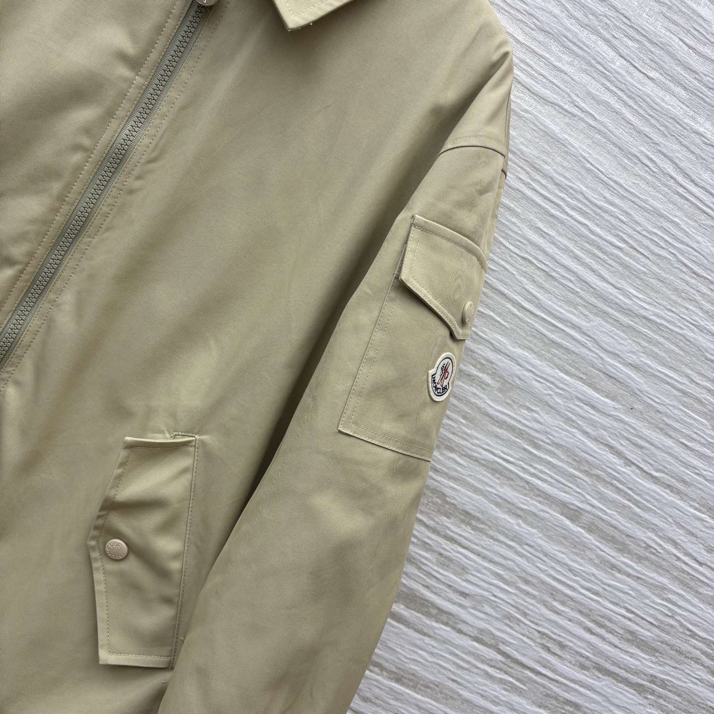 蒙口家 25早秋新款 假两件拼接菱格夹棉夹克外套 拼接菱格夹棉内衬 假两件设计增加层次感的同时也不显得臃