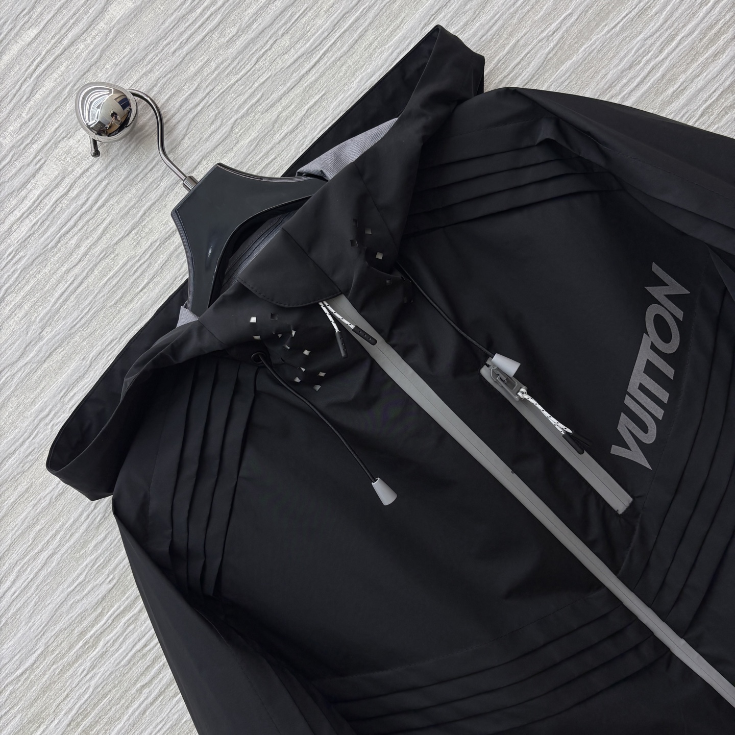 L家 25秋冬新款 户外冲锋衣连帽外套 颜值高品质好早秋必备时髦单品 面料是户外三防面料 男女都可 整体