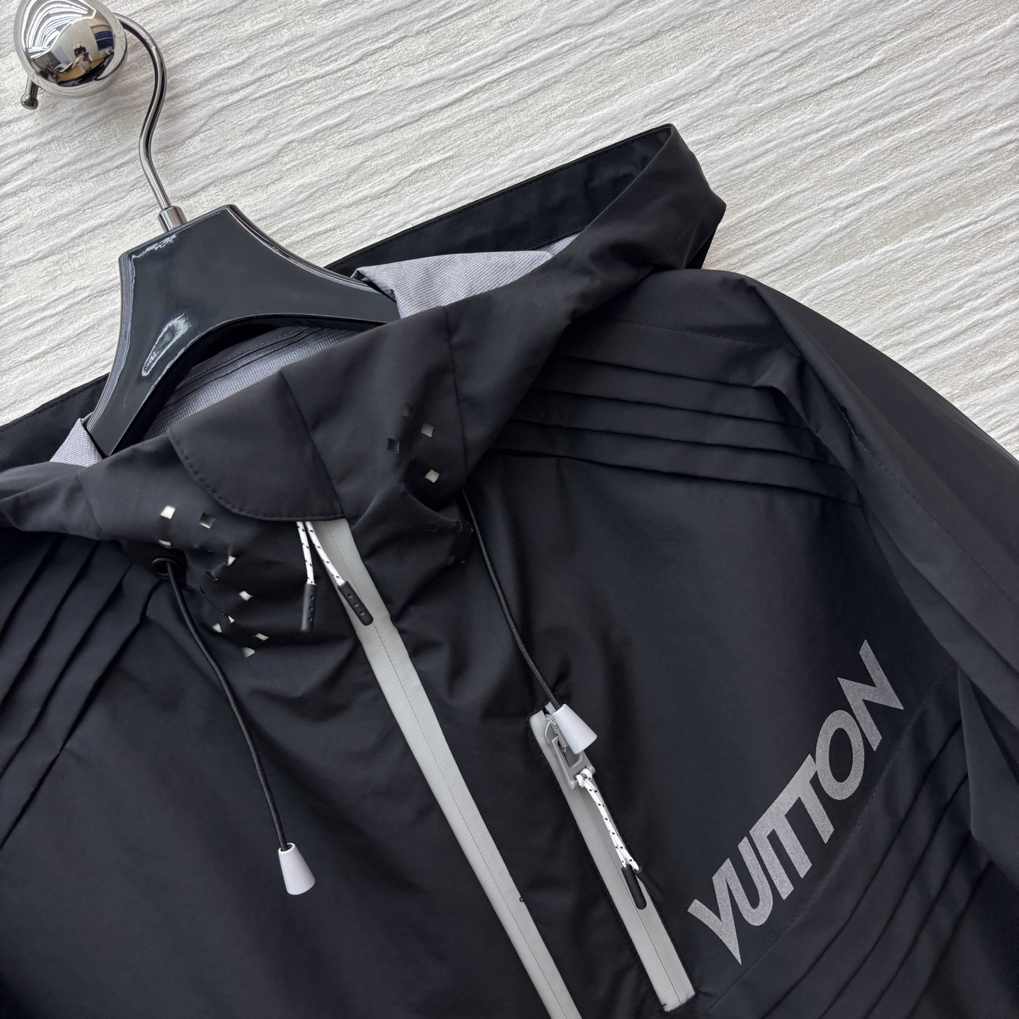 L家 25秋冬新款 户外冲锋衣连帽外套 颜值高品质好早秋必备时髦单品 面料是户外三防面料 男女都可 整体