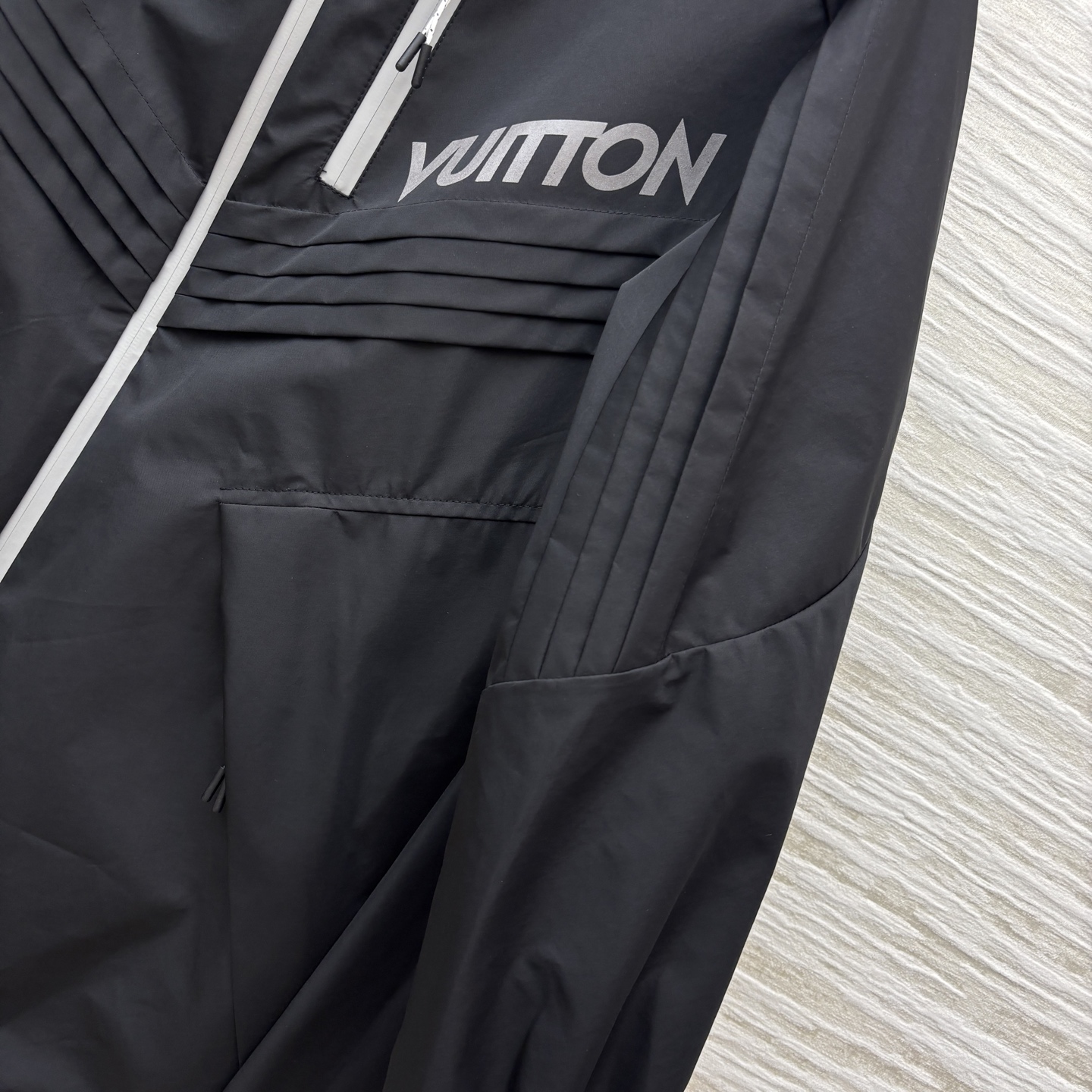 L家 25秋冬新款 户外冲锋衣连帽外套 颜值高品质好早秋必备时髦单品 面料是户外三防面料 男女都可 整体