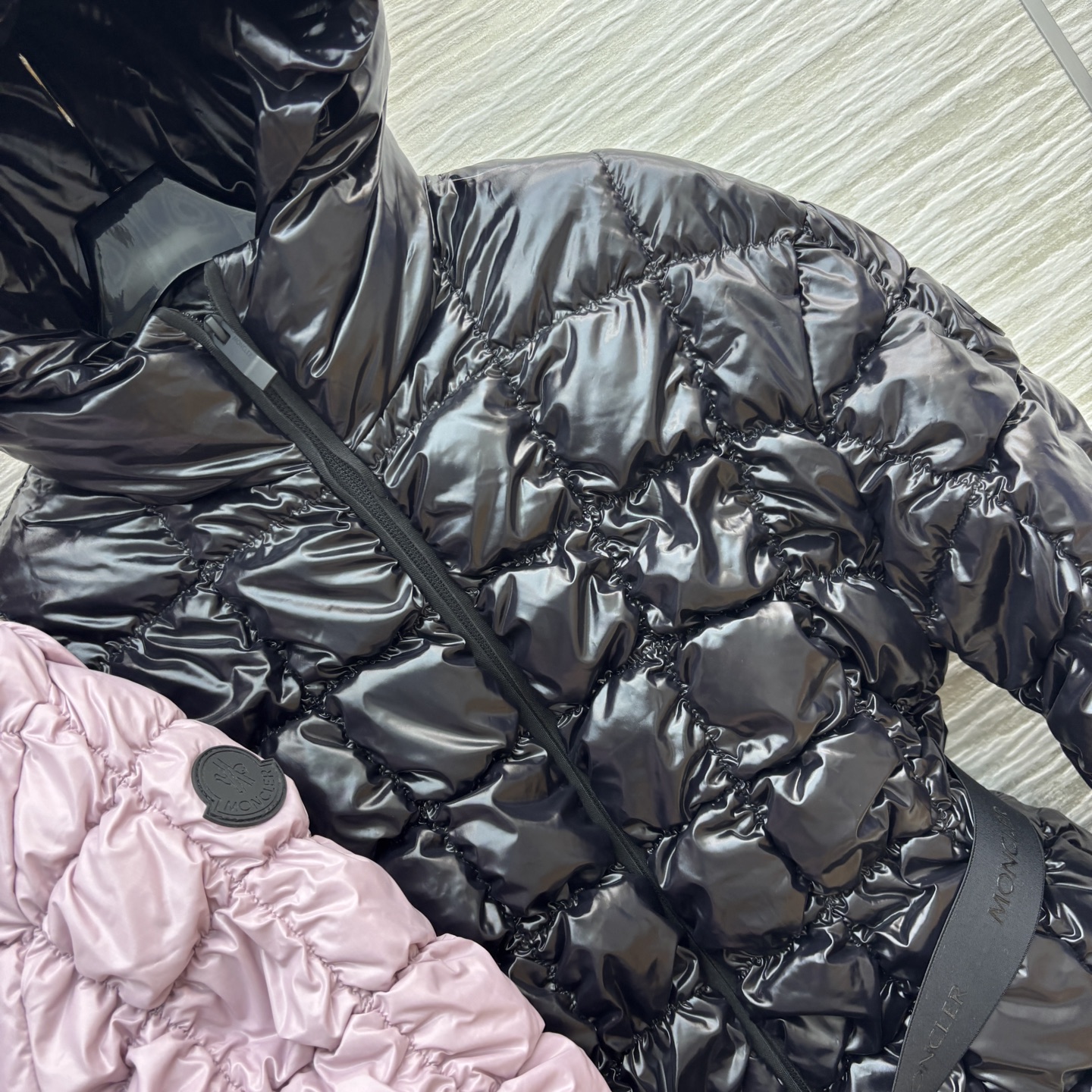 Moncler Diamond Quilted Shiny Puffer Jacket with Hood - Classic & Warm 6 i1757688683821 9443 0 4