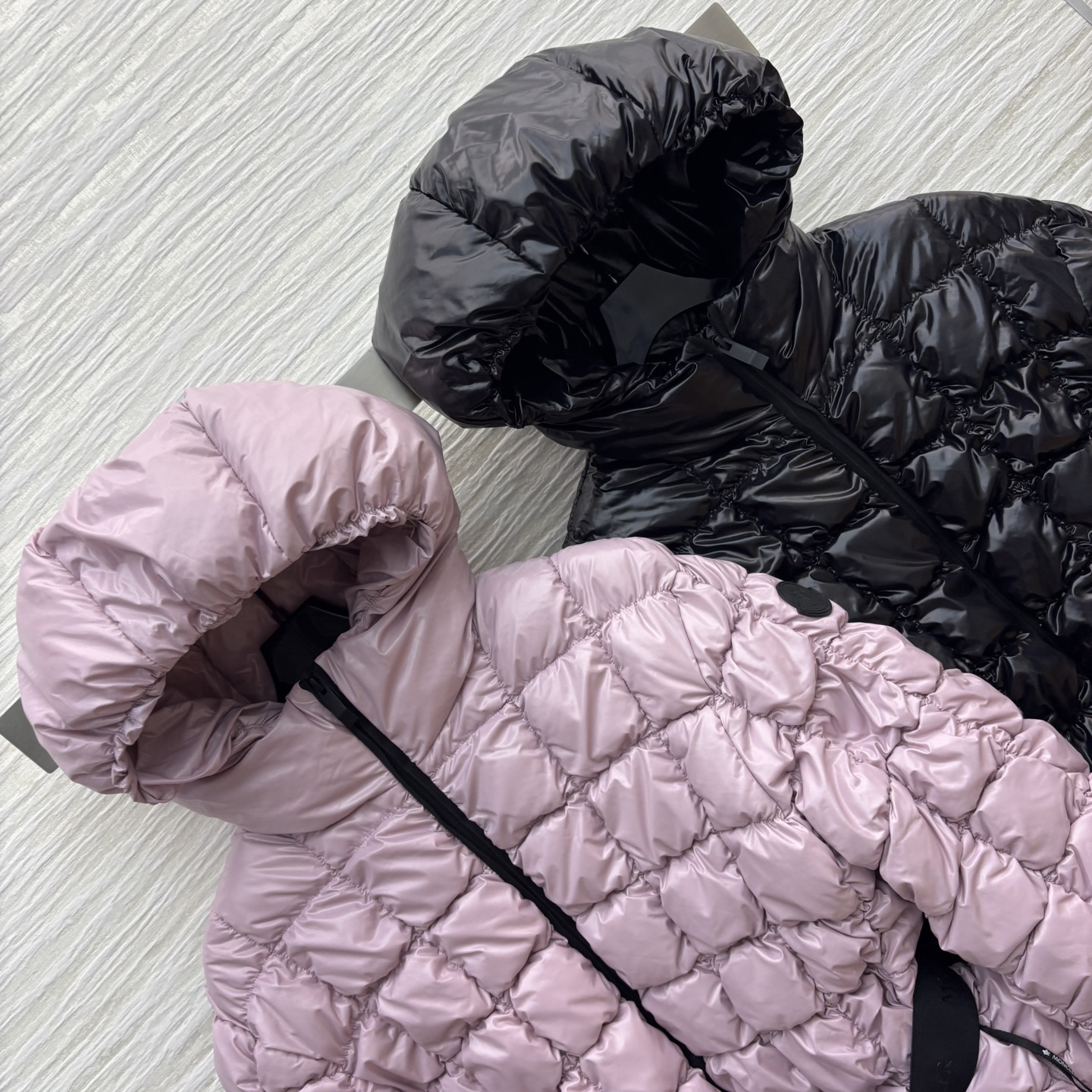 Moncler Diamond Quilted Shiny Puffer Jacket with Hood - Classic & Warm 3 i1757688683858 6963 0 1