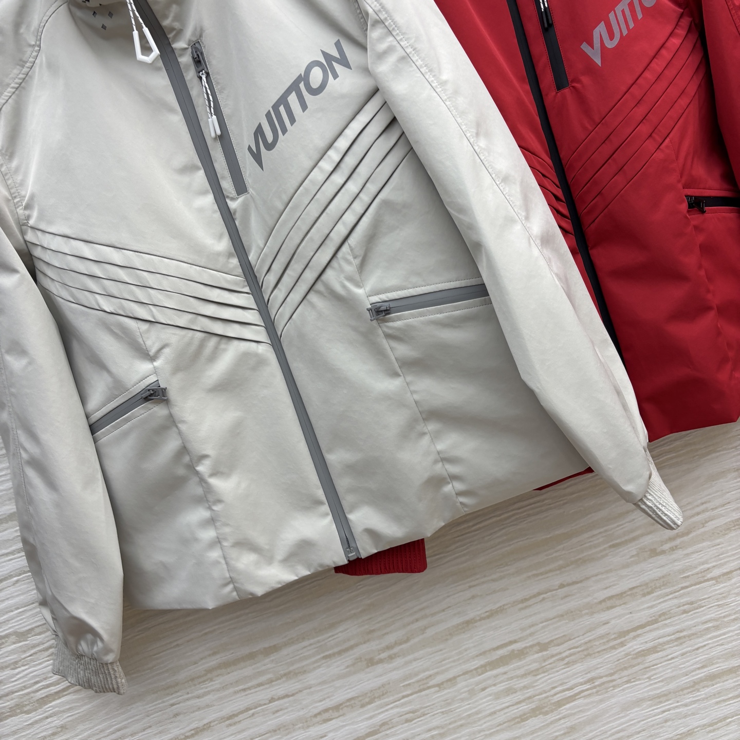 L家 25秋冬新款 户外立领冲锋衣外套 颜值高品质好早秋必备时髦单品 面料是户外三防面料 男女都可 整体