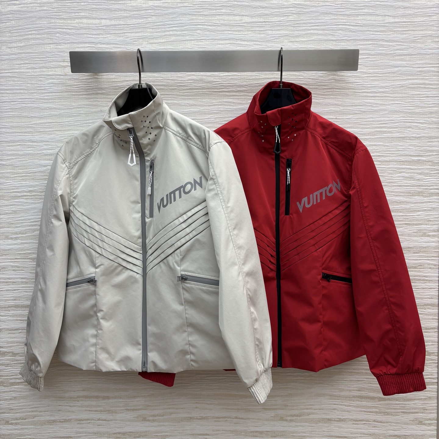 L家 25秋冬新款 户外立领冲锋衣外套 颜值高品质好早秋必备时髦单品 面料是户外三防面料 男女都可 整体