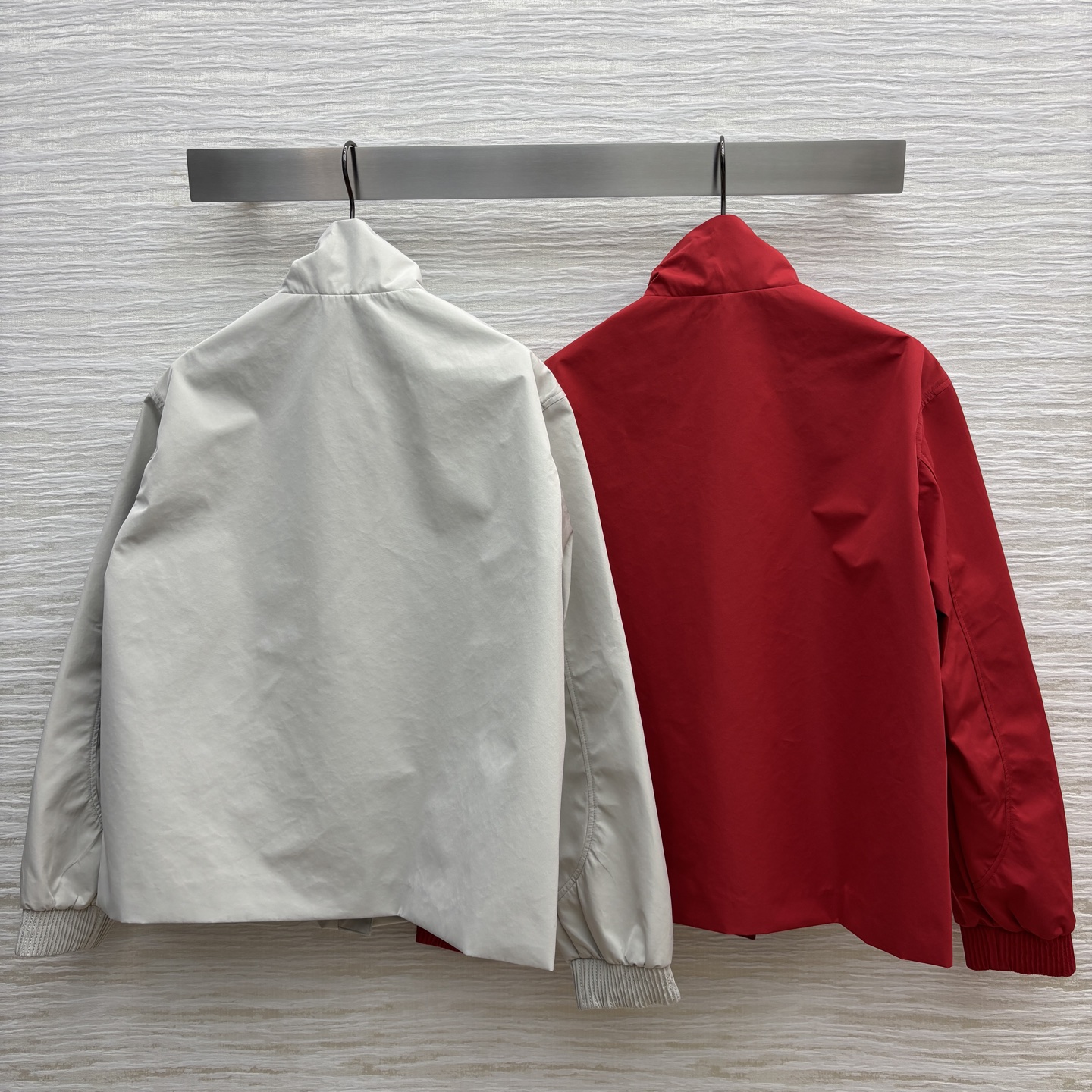 L家 25秋冬新款 户外立领冲锋衣外套 颜值高品质好早秋必备时髦单品 面料是户外三防面料 男女都可 整体