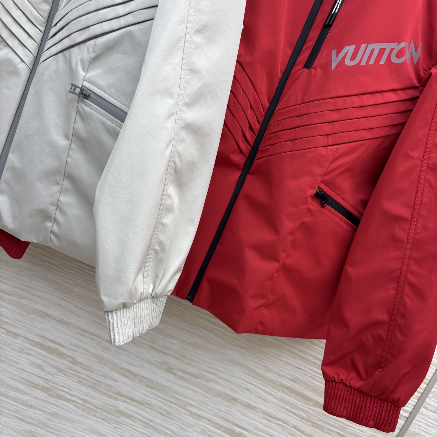 L家 25秋冬新款 户外立领冲锋衣外套 颜值高品质好早秋必备时髦单品 面料是户外三防面料 男女都可 整体