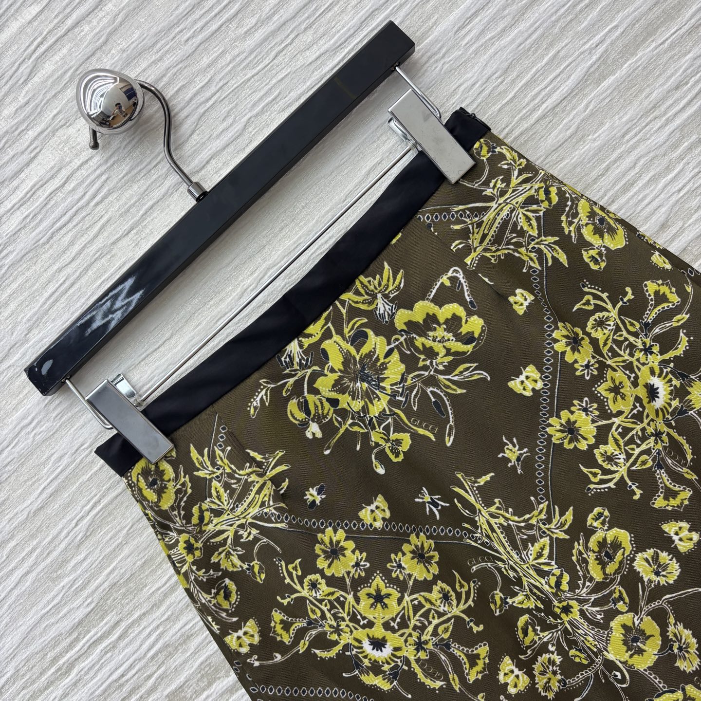 G家 25秋冬新款 复古花纹半身裙 满印复古花纹印花 高腰包臀版型 后面裙摆开叉小设计 上身非常抬气质 