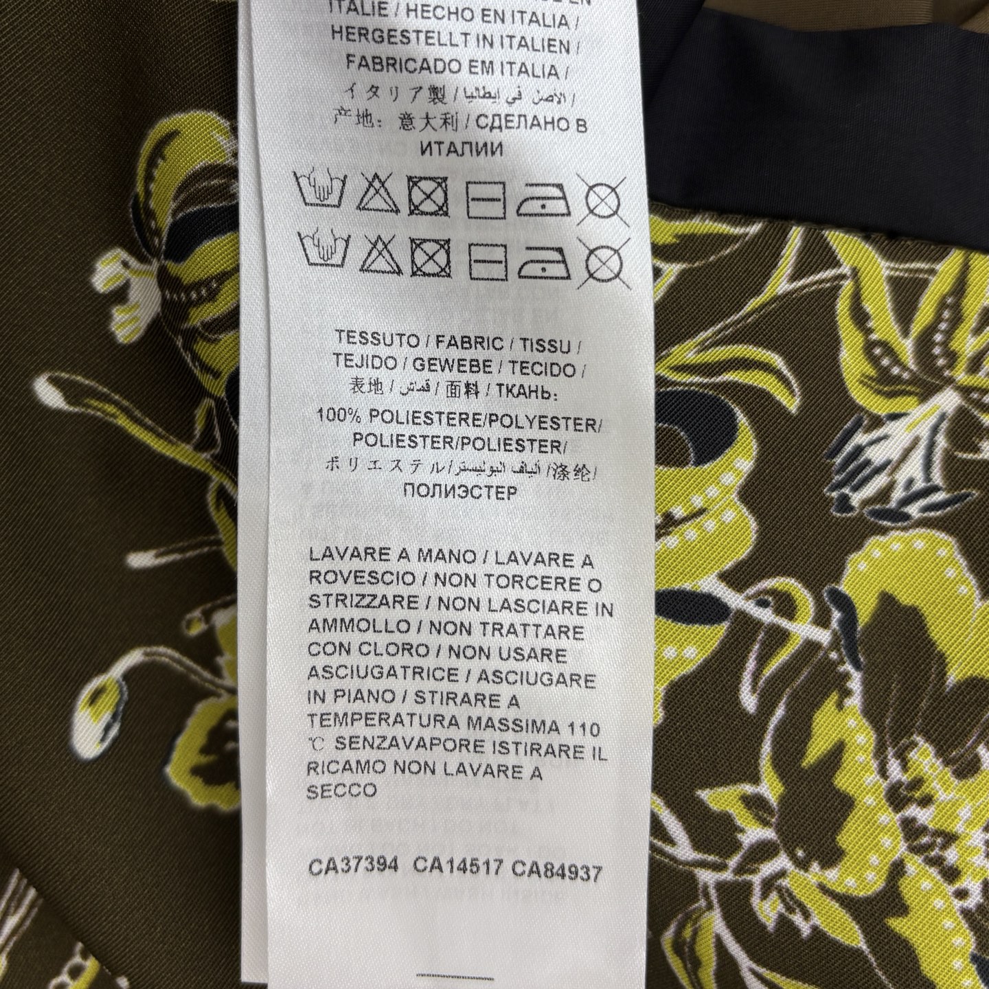 G家 25秋冬新款 复古花纹半身裙 满印复古花纹印花 高腰包臀版型 后面裙摆开叉小设计 上身非常抬气质 