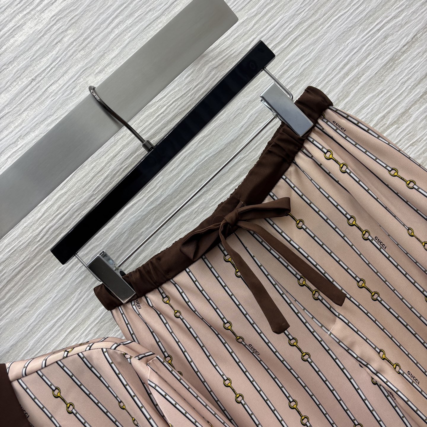 G家 25秋冬新款 条纹logo休闲套装 翻领衬衫+高腰休闲裤 小翻领宽松版型 很有垂感 不会软塌无型 