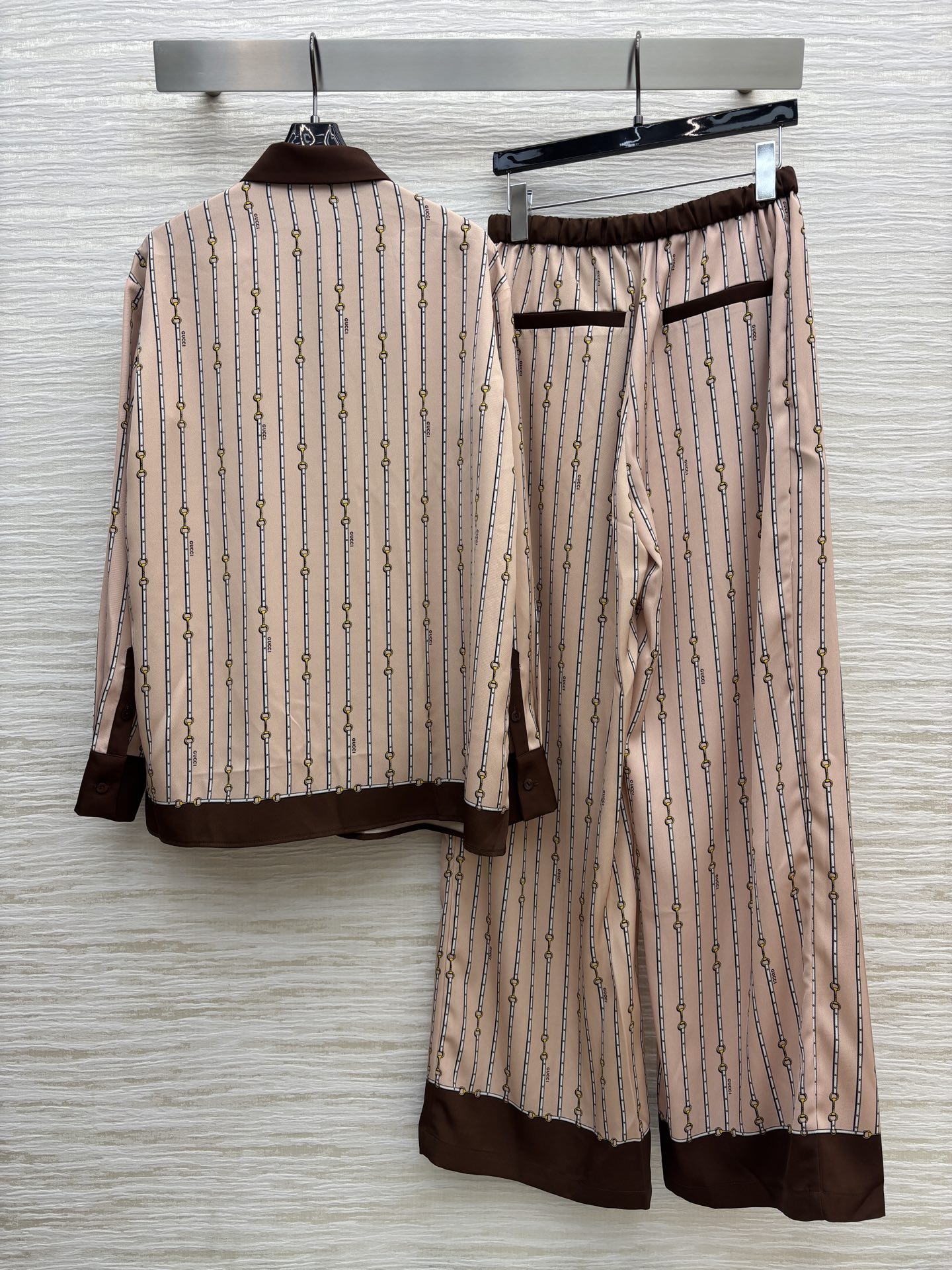 G家 25秋冬新款 条纹logo休闲套装 翻领衬衫+高腰休闲裤 小翻领宽松版型 很有垂感 不会软塌无型 