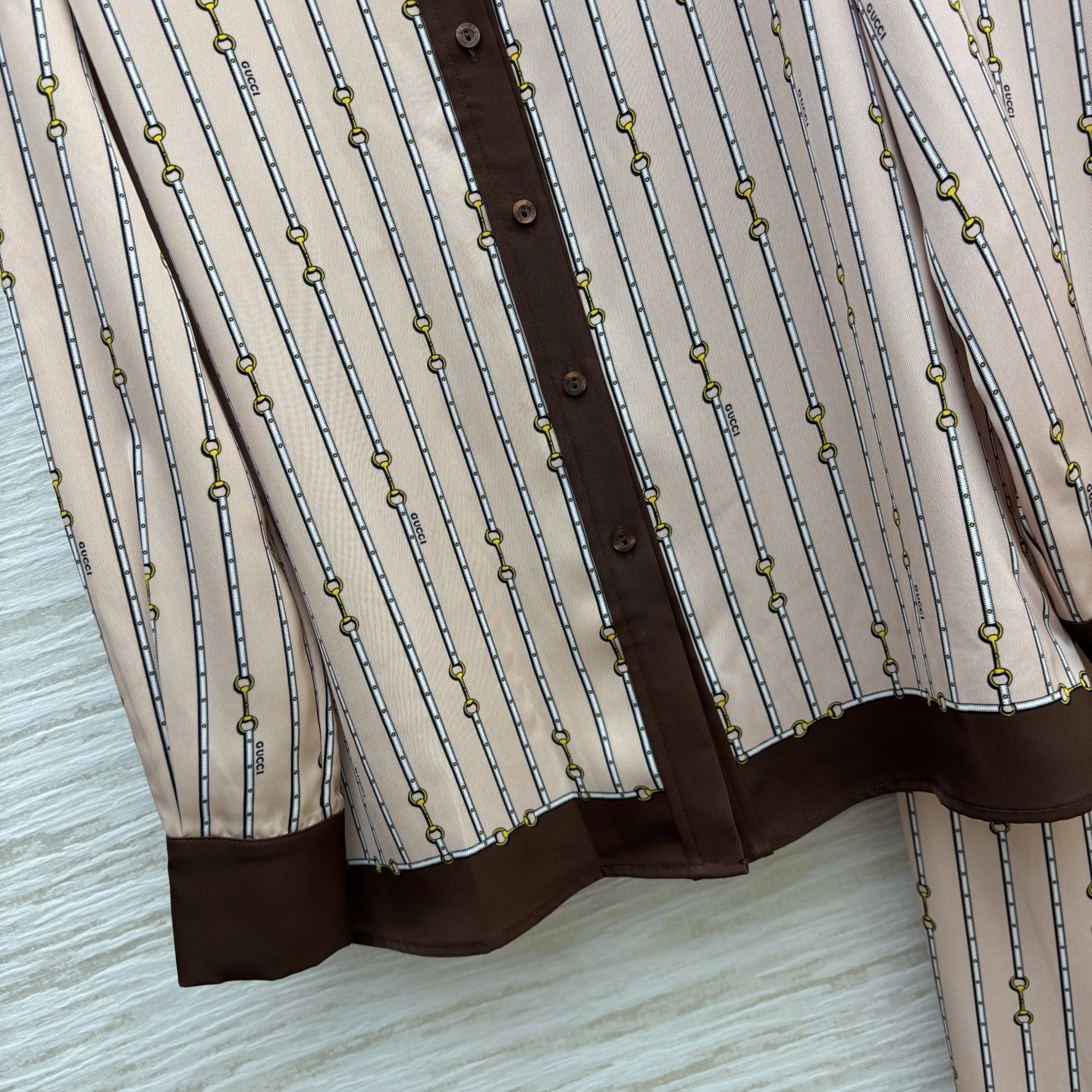 G家 25秋冬新款 条纹logo休闲套装 翻领衬衫+高腰休闲裤 小翻领宽松版型 很有垂感 不会软塌无型 