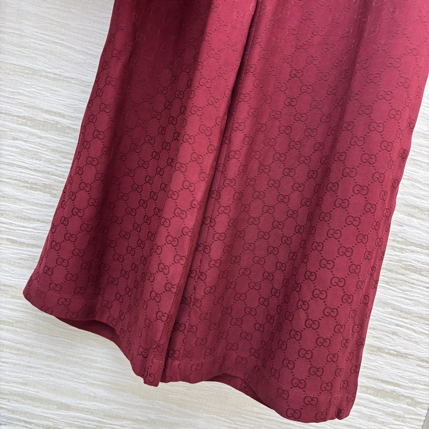 G家 25秋冬新款 红色双G休闲套装 翻领收腰短衬衣+高腰休闲裤 经典的GG提花面料 耐看永不过时 面料