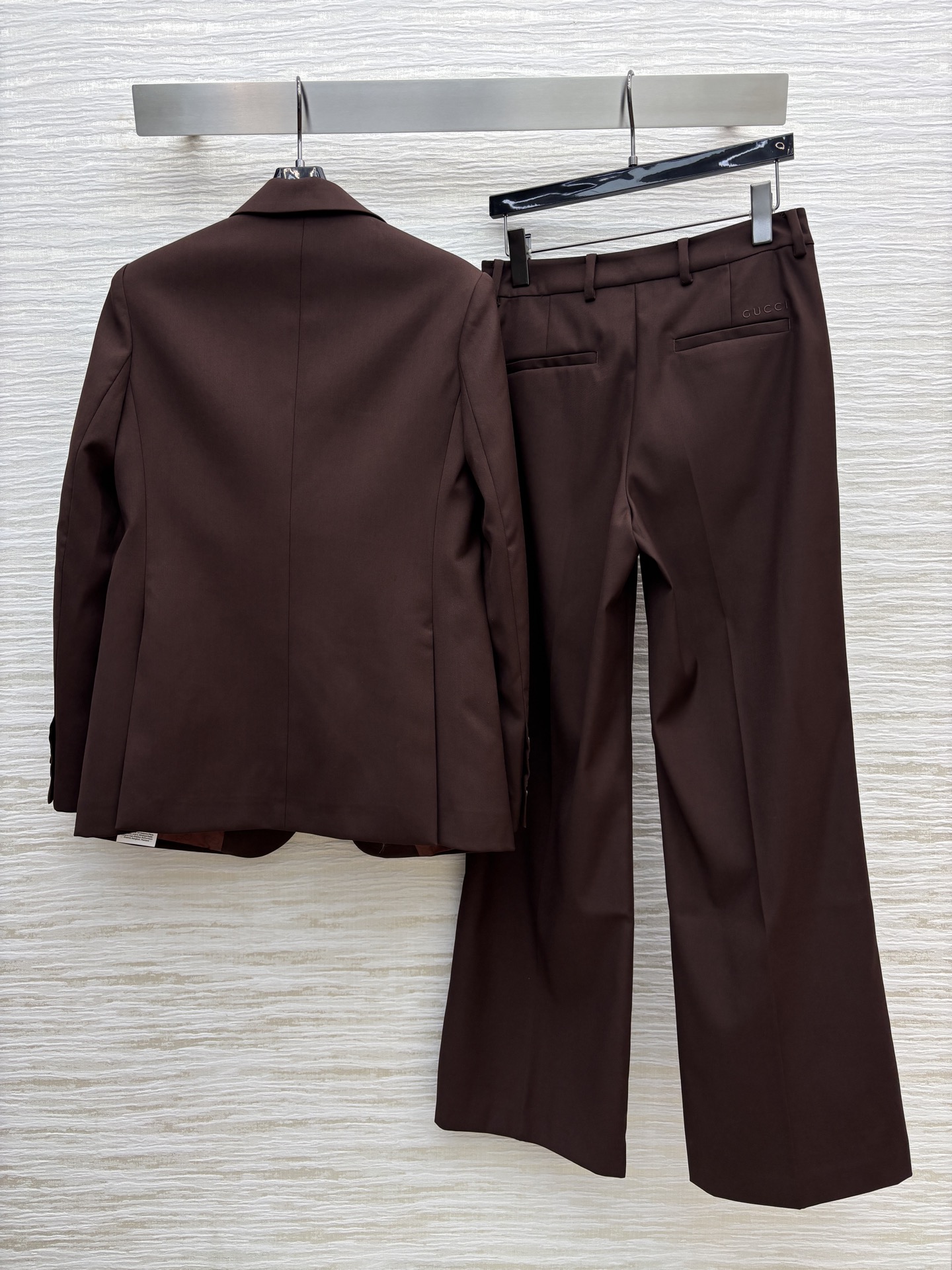 G家 25秋冬新款 深棕色直筒西装裤➕深棕色西装外套 立体廓形剪裁设计 简约又吸睛 纽扣开合 配勾扣 裤