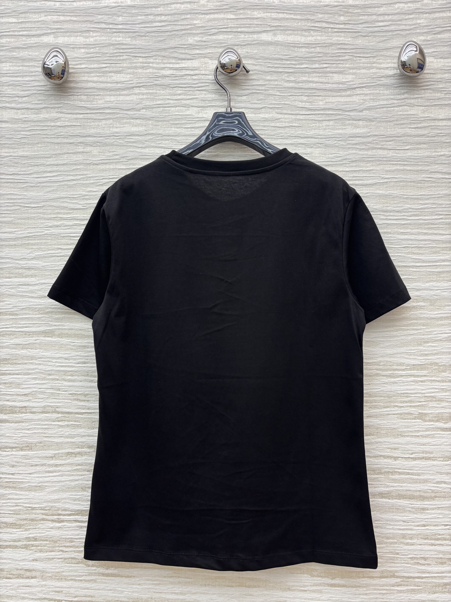 L家 25早秋新款 猫猫印花短袖T恤 大气经典 简洁的设计却富有亮点 非常百搭 胸前超级萌的猫猫🐱图案 