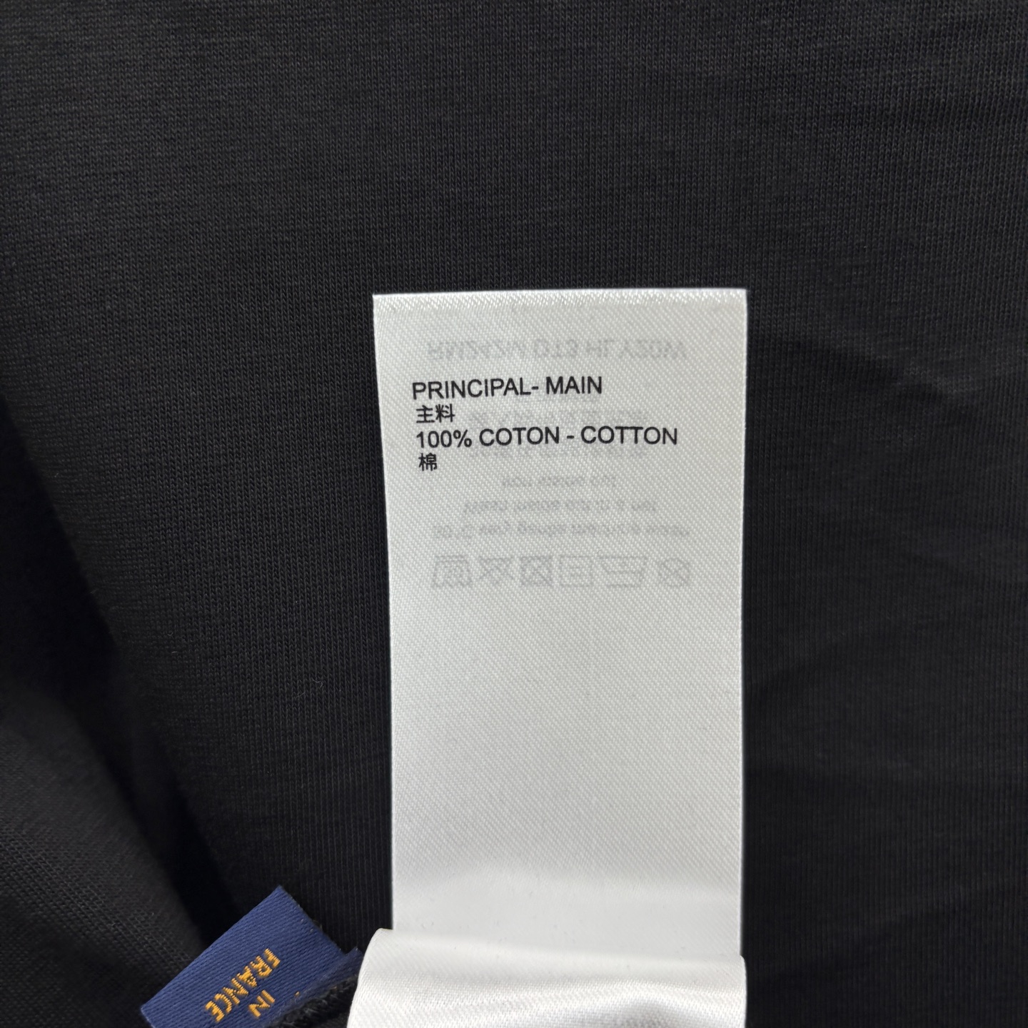 L家 25早秋新款 猫猫印花短袖T恤 大气经典 简洁的设计却富有亮点 非常百搭 胸前超级萌的猫猫🐱图案 