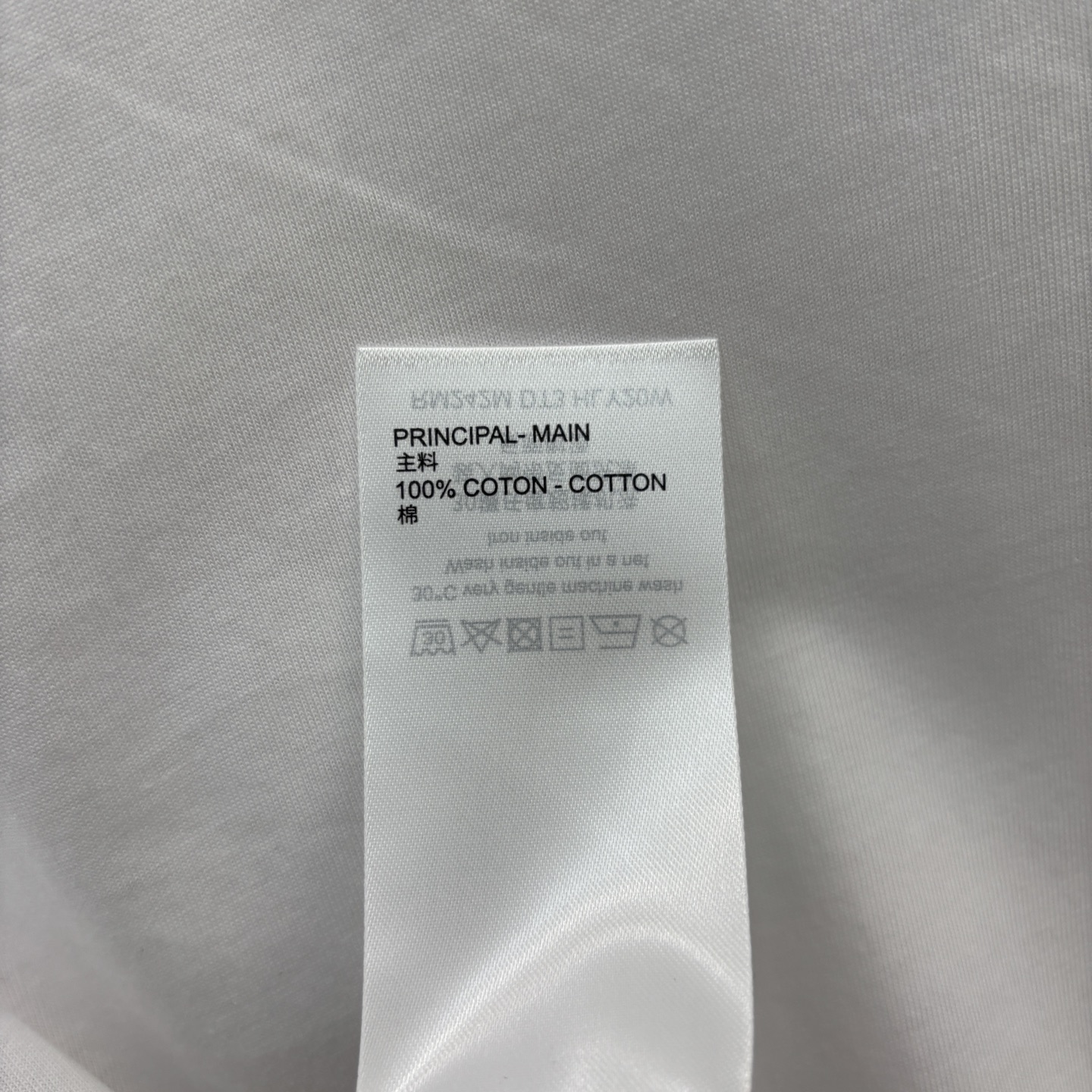 L家 25早秋新款 猫咪卡通印花短袖T恤 经典的小宽松版型 上身百搭不挑人 进口纯棉面料 质感舒适透气 