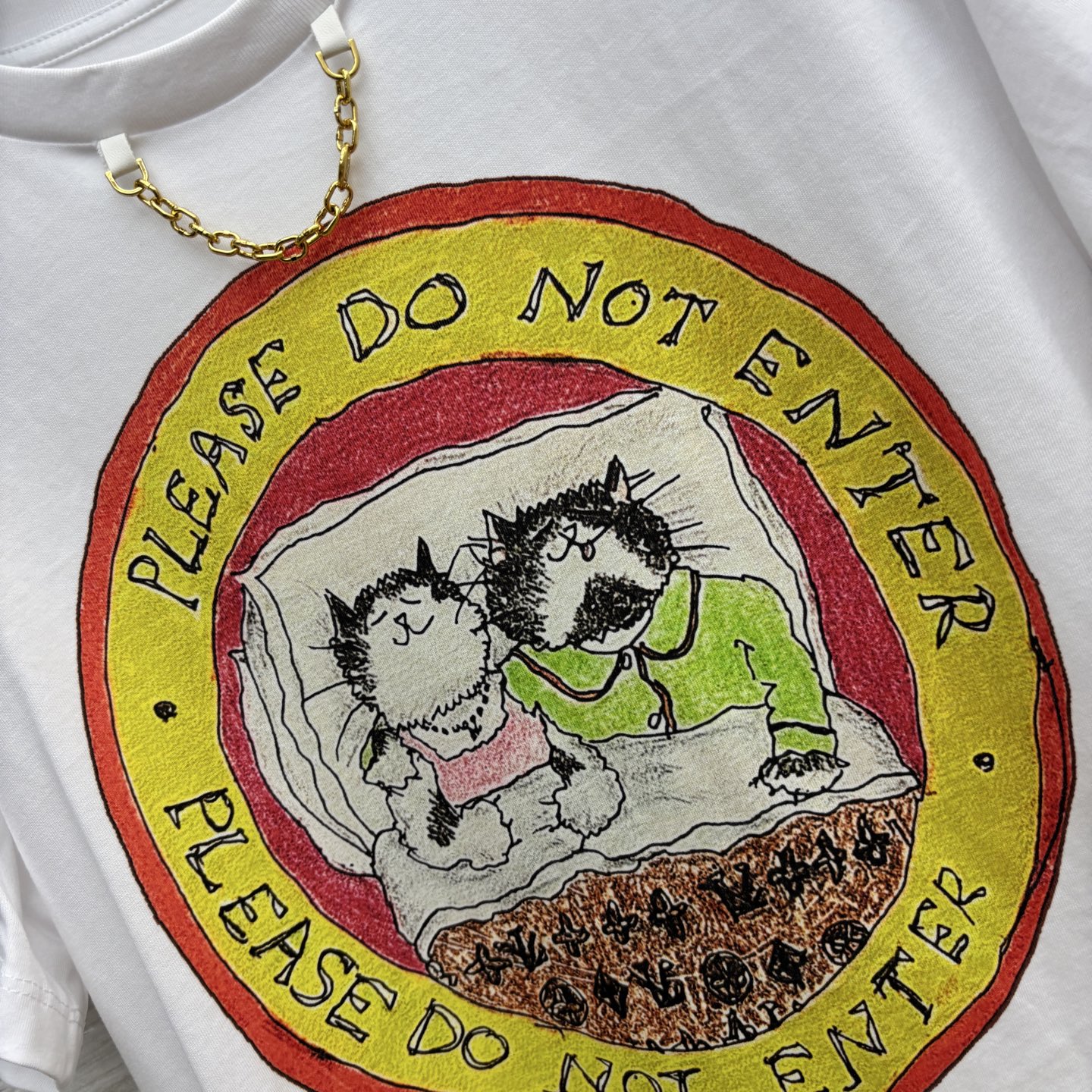 L家 25早秋新款 猫咪卡通印花短袖T恤 经典的小宽松版型 上身百搭不挑人 进口纯棉面料 质感舒适透气 