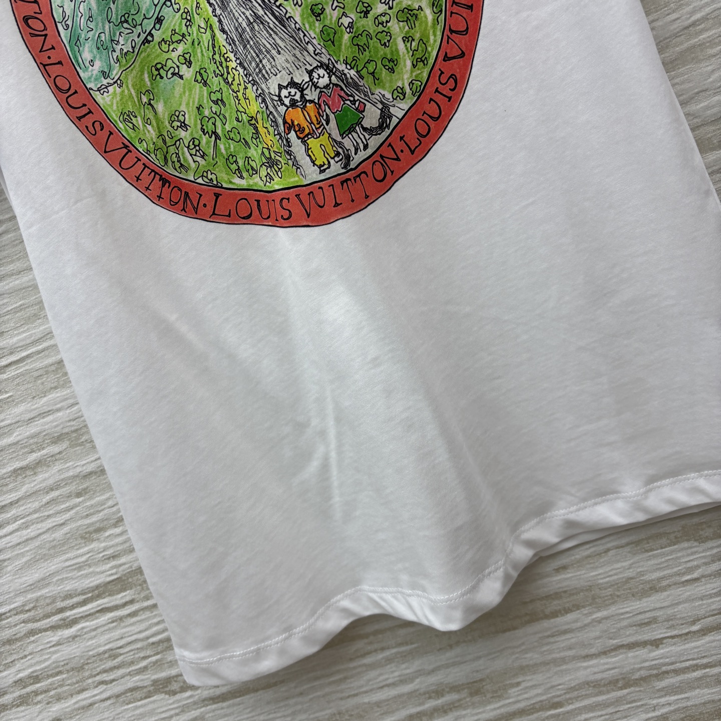 L家 25早秋新款 猫咪卡通印花短袖T恤 经典的小宽松版型 上身百搭不挑人 进口纯棉面料 质感舒适透气 