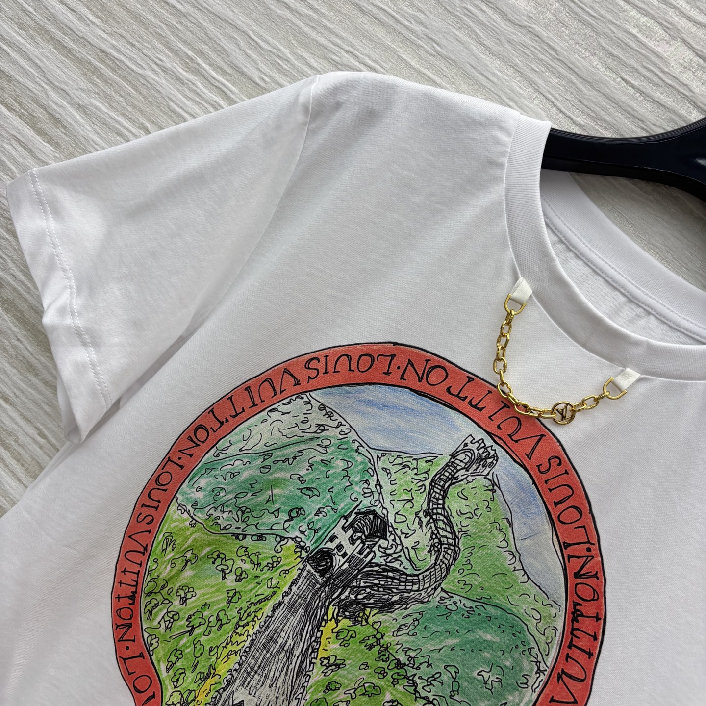 L家 25早秋新款 猫咪卡通印花短袖T恤 经典的小宽松版型 上身百搭不挑人 进口纯棉面料 质感舒适透气 