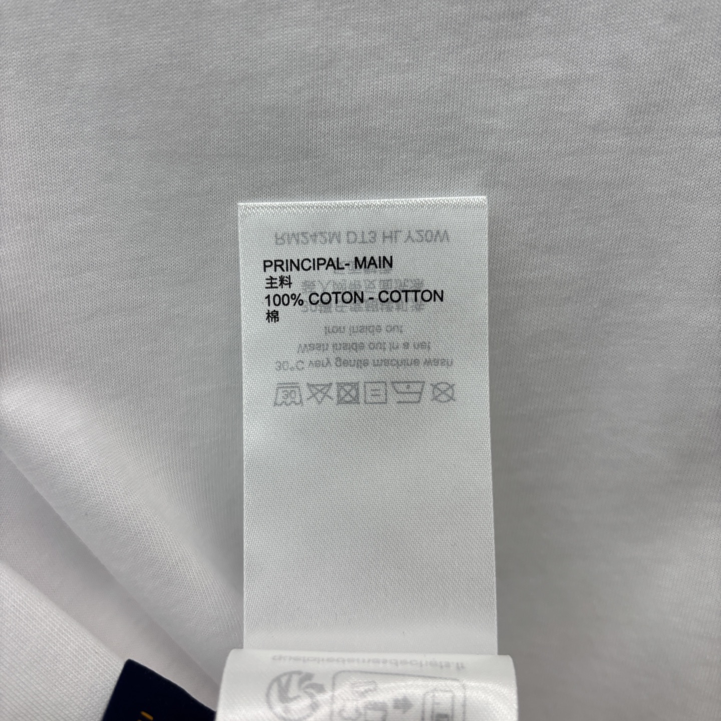 L家 25早秋新款 猫咪卡通印花短袖T恤 经典的小宽松版型 上身百搭不挑人 进口纯棉面料 质感舒适透气 