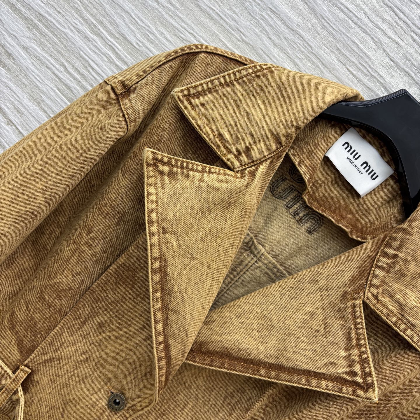 Miu Miu Washed Denim Jacket with Belt - Retro Style & Tailored Fit 4 i1757935737966 5789 0 2