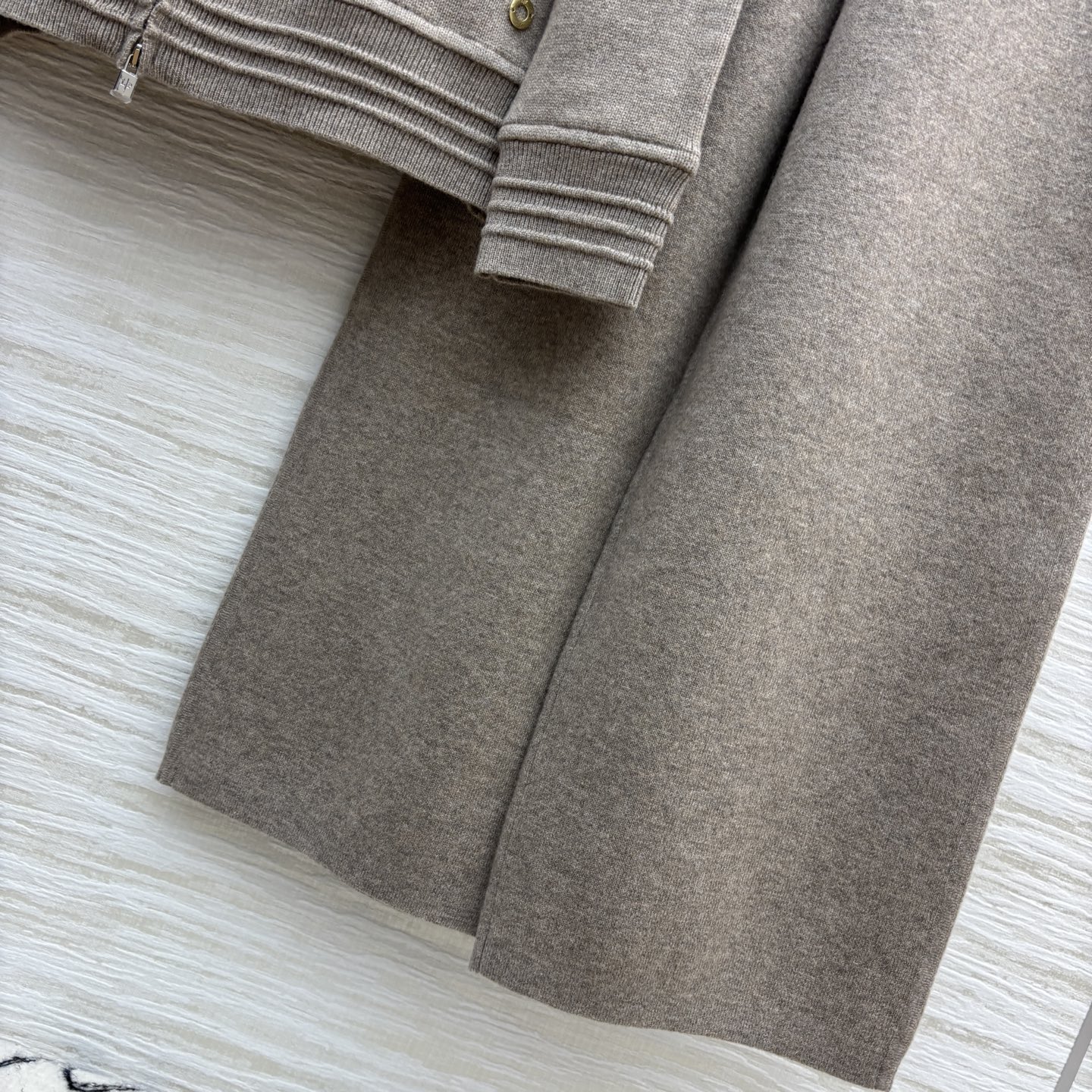 LP new 25秋冬 连帽羊绒针织套装 连帽拉链夹克搭配直筒裤 一套上身时髦帅气范 高级配色边减龄时髦