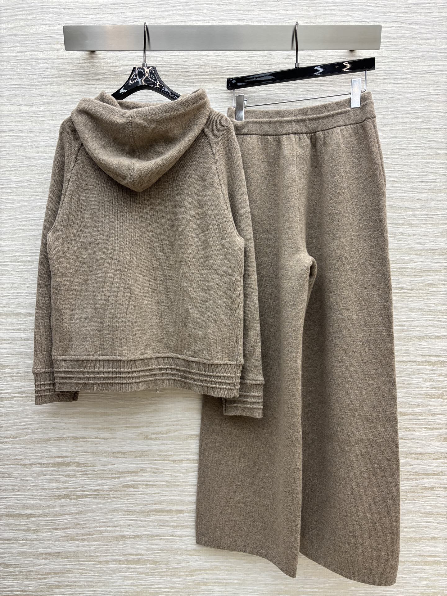 LP new 25秋冬 连帽羊绒针织套装 连帽拉链夹克搭配直筒裤 一套上身时髦帅气范 高级配色边减龄时髦