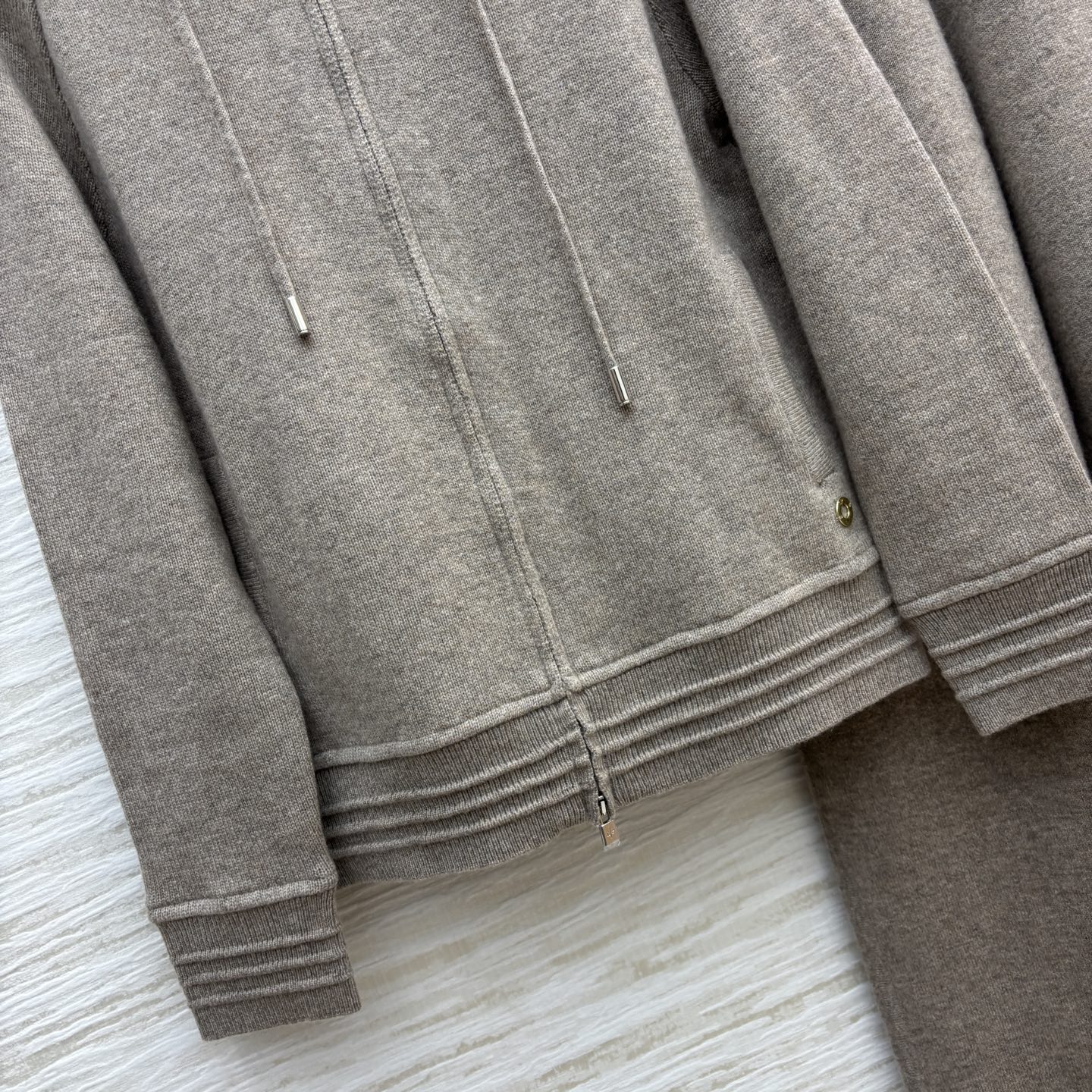 LP new 25秋冬 连帽羊绒针织套装 连帽拉链夹克搭配直筒裤 一套上身时髦帅气范 高级配色边减龄时髦