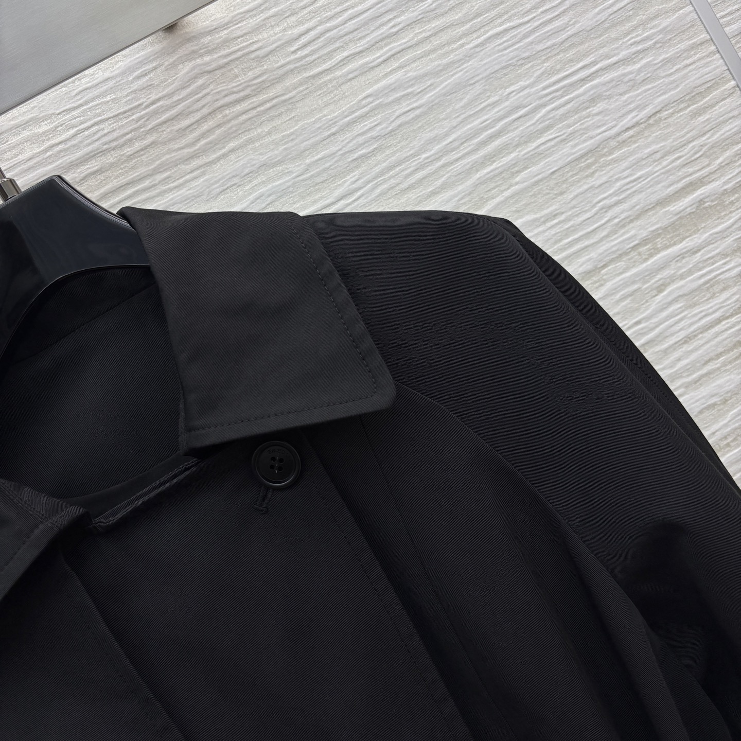 LW家 25秋冬新款 翻领短款花苞风衣外套 时髦又有风度 中长款设计 配上腰带显腰身 上身拉长身材比例 