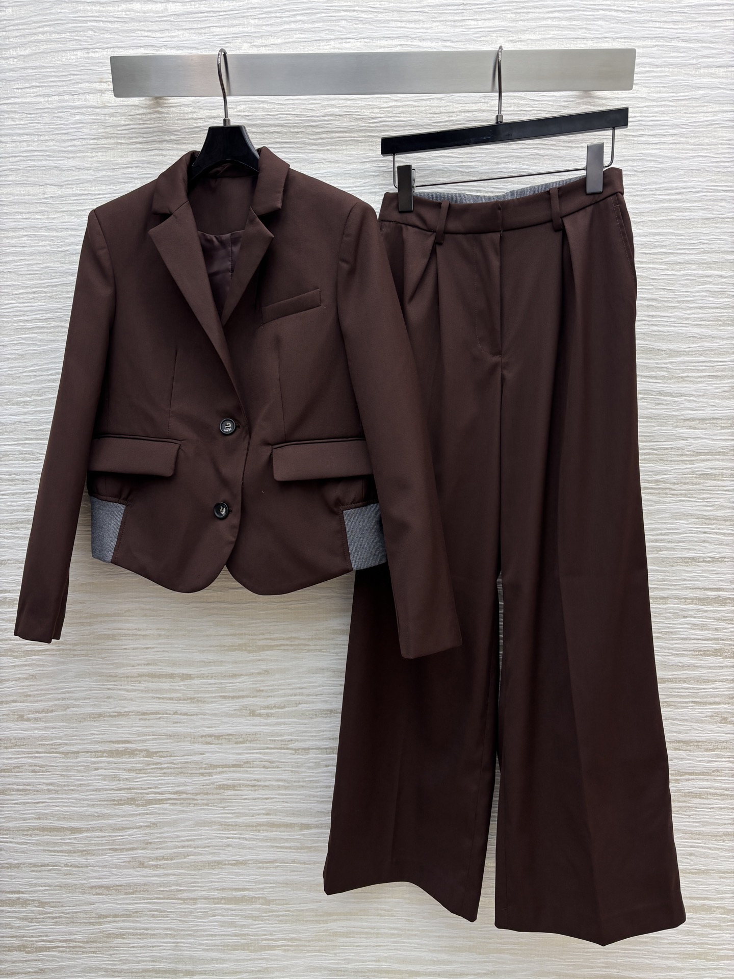 LW家 25秋冬新款 棕色西装夹克外套搭配西装休闲裤 超高颜值 一秒提升气质感 西装小翻领设计 定制lo