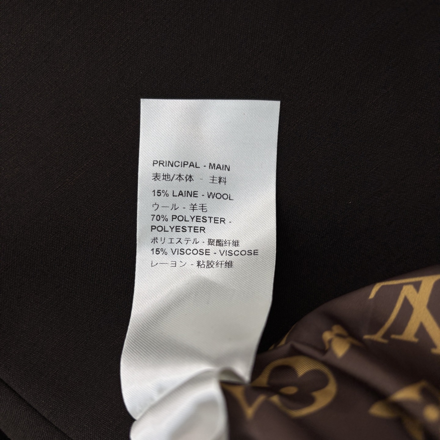 L家 25早秋新款 老花内衬西装外套 立体廓形剪裁 宽松舒适不挑人 上身就是满满的高级感 拉链点缀 双口