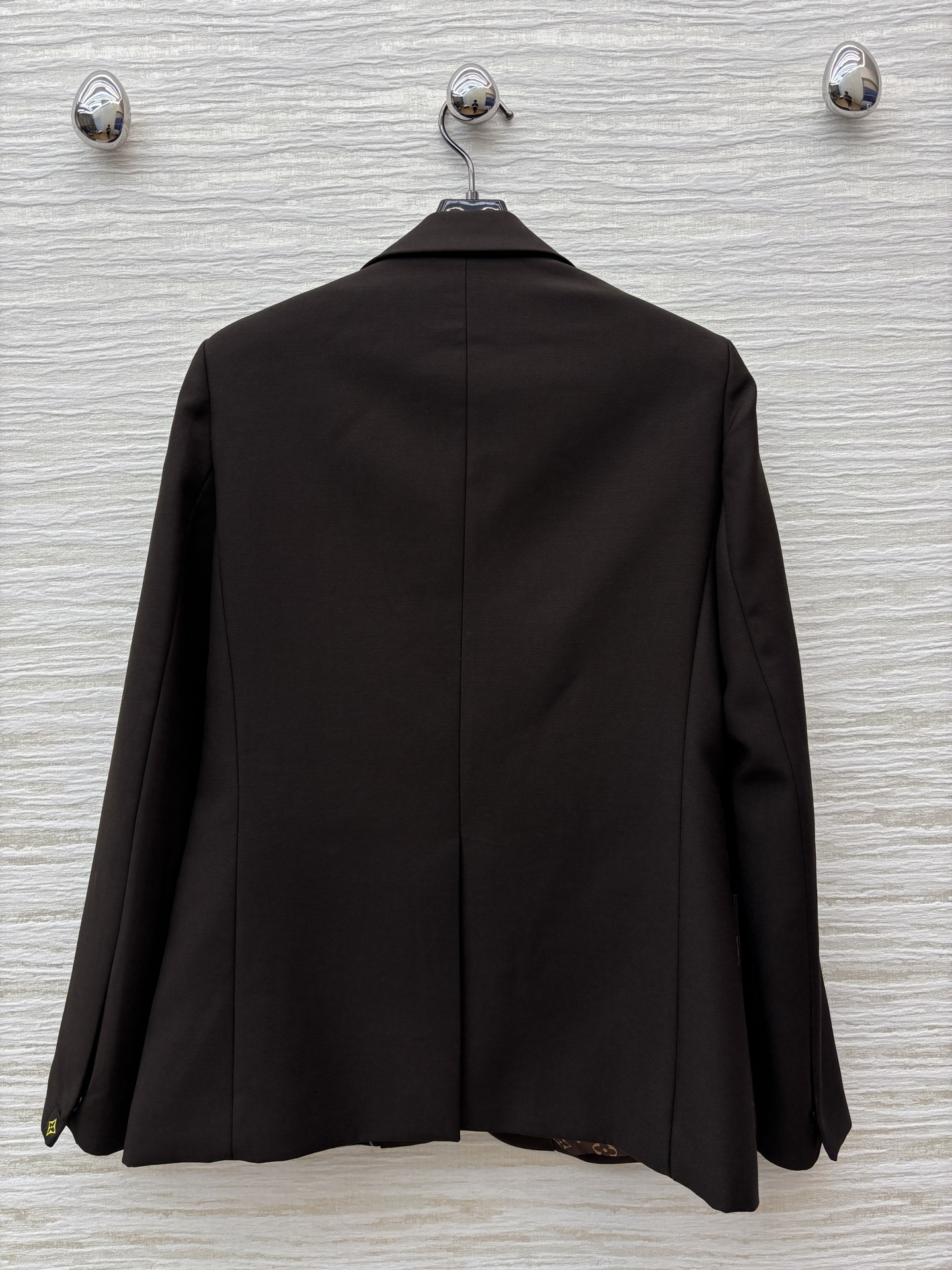 L家 25早秋新款 老花内衬西装外套 立体廓形剪裁 宽松舒适不挑人 上身就是满满的高级感 拉链点缀 双口