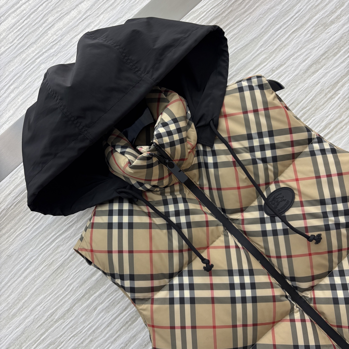MO家 25秋冬新款 格纹立领羽绒服马甲 立领无袖马甲基础版型 帽子可隐藏 上身显瘦又百搭 秋冬造型神器