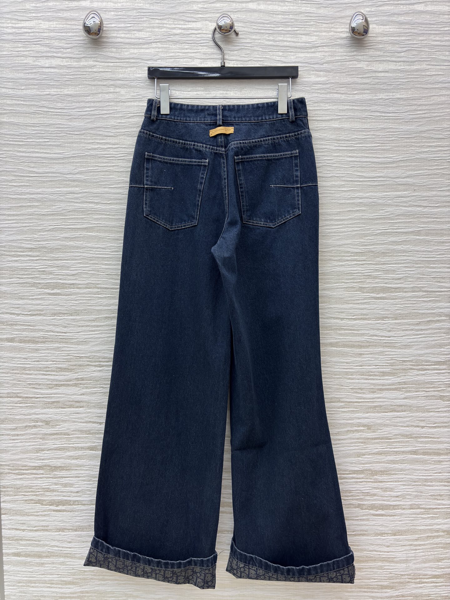 D家25新款 高腰不对称围裹直筒阔腿牛仔长裤 高腰阔腿裤型 上身超显大长腿 各种裤型都能驾驭的款 完美展