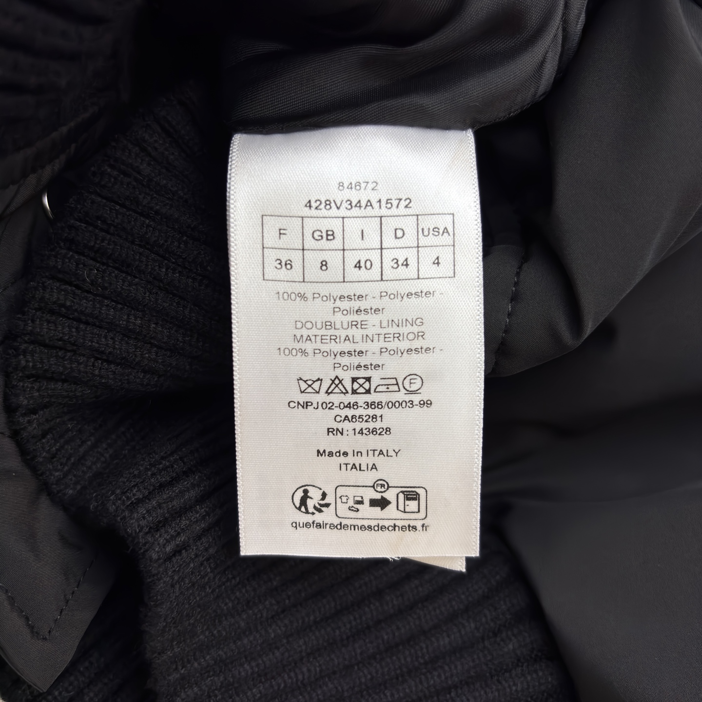 D家 25早秋新款 大翻领毛领棉服外套 大翻领短款棉服 重工绗缝设计 非常轻便不会笨重 保暖又很强大 重