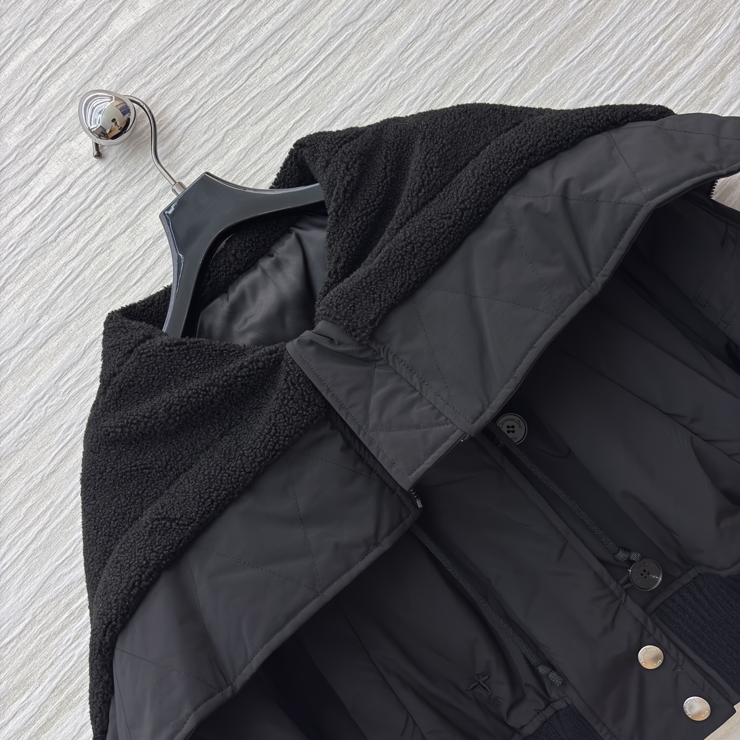 D家 25早秋新款 大翻领毛领棉服外套 大翻领短款棉服 重工绗缝设计 非常轻便不会笨重 保暖又很强大 重