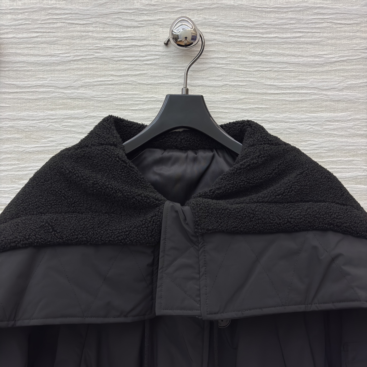 D家 25早秋新款 大翻领毛领棉服外套 大翻领短款棉服 重工绗缝设计 非常轻便不会笨重 保暖又很强大 重