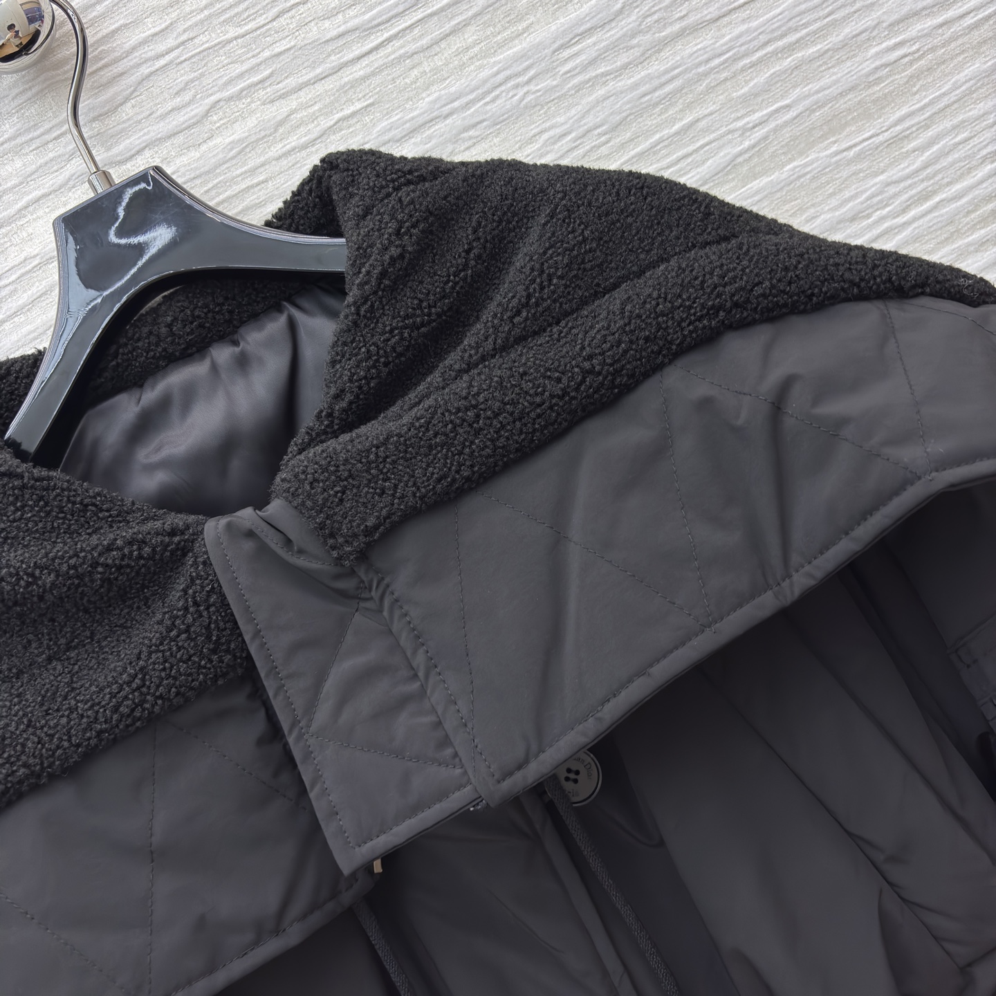 D家 25早秋新款 大翻领毛领棉服外套 大翻领短款棉服 重工绗缝设计 非常轻便不会笨重 保暖又很强大 重