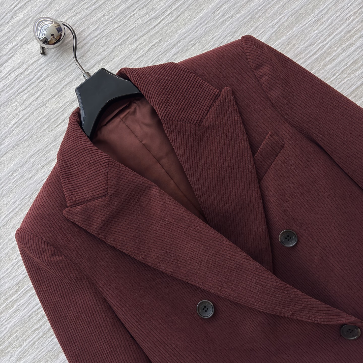 25秋冬 灯芯绒收腰西装外套 定制定染的灯芯绒面料 颜色很正 显白 上身一点也不俗气 搭配起来很时髦 版