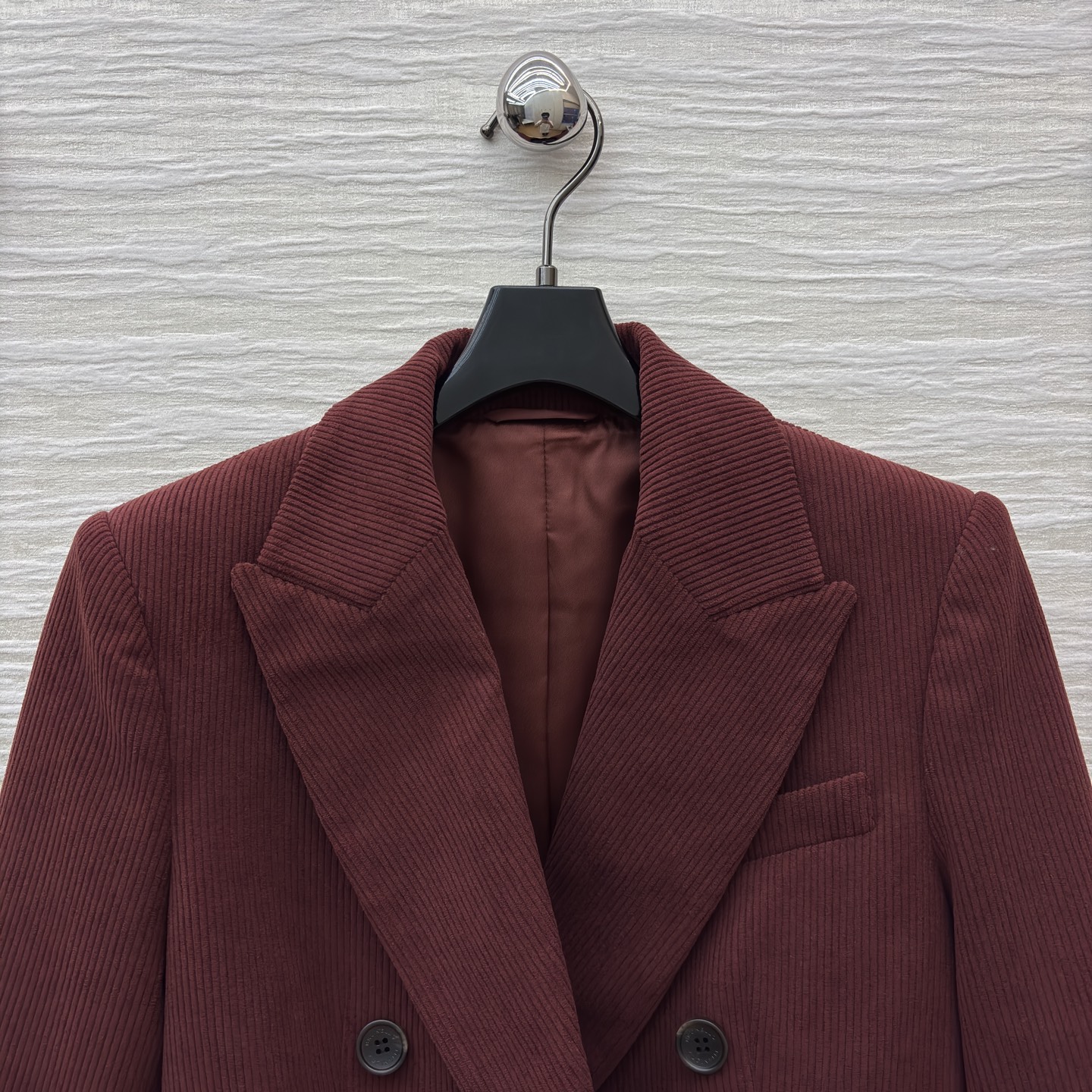 25秋冬 灯芯绒收腰西装外套 定制定染的灯芯绒面料 颜色很正 显白 上身一点也不俗气 搭配起来很时髦 版