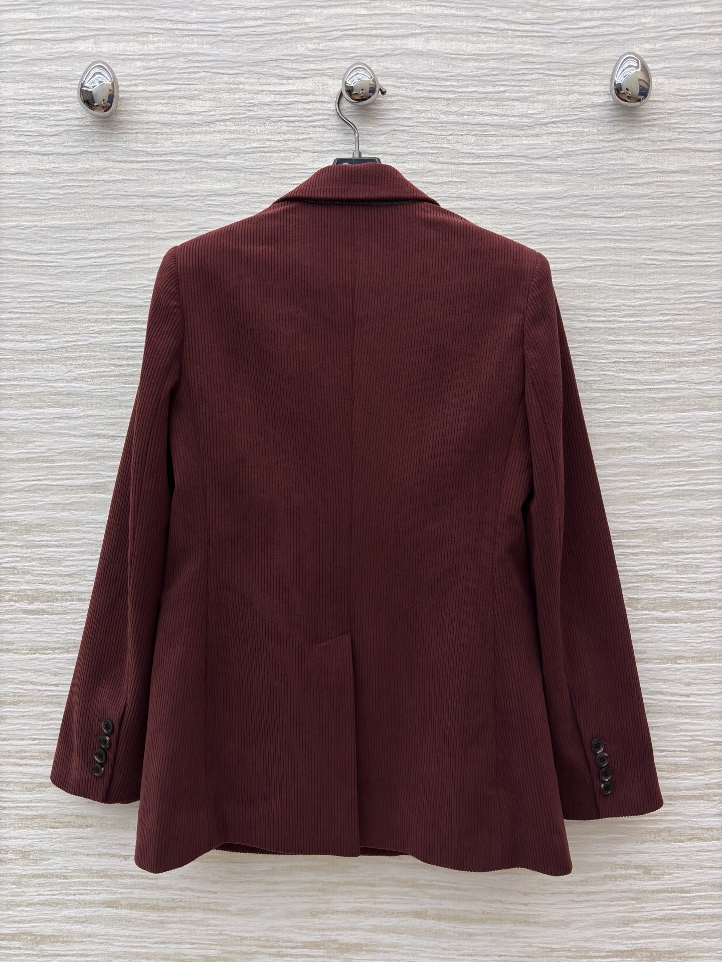 25秋冬 灯芯绒收腰西装外套 定制定染的灯芯绒面料 颜色很正 显白 上身一点也不俗气 搭配起来很时髦 版