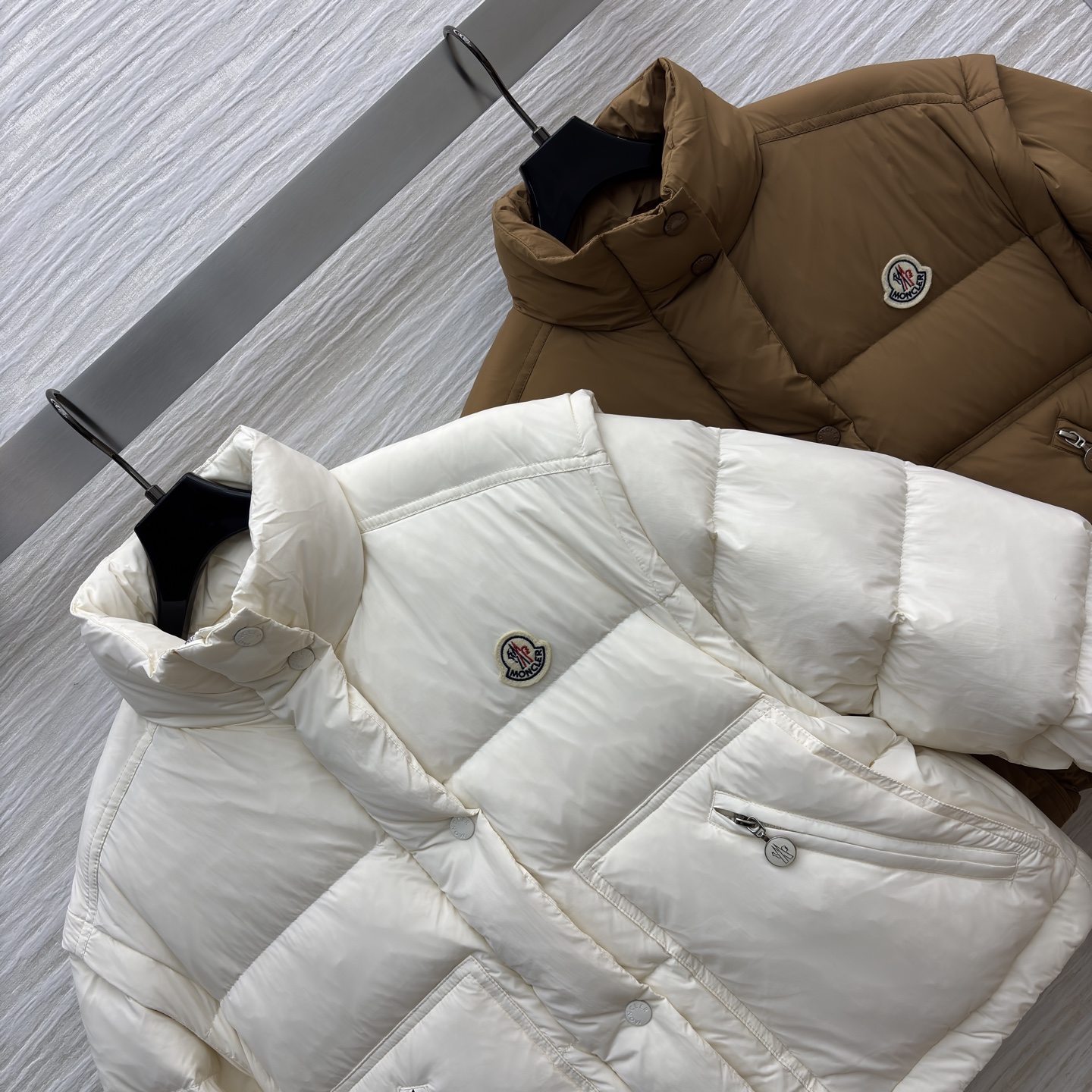 M家 25秋冬新款 可拆卸短款羽绒服 袖子做的可拆卸设计 进口机缝制线条工艺 国标90鹅绒填充分量充足 