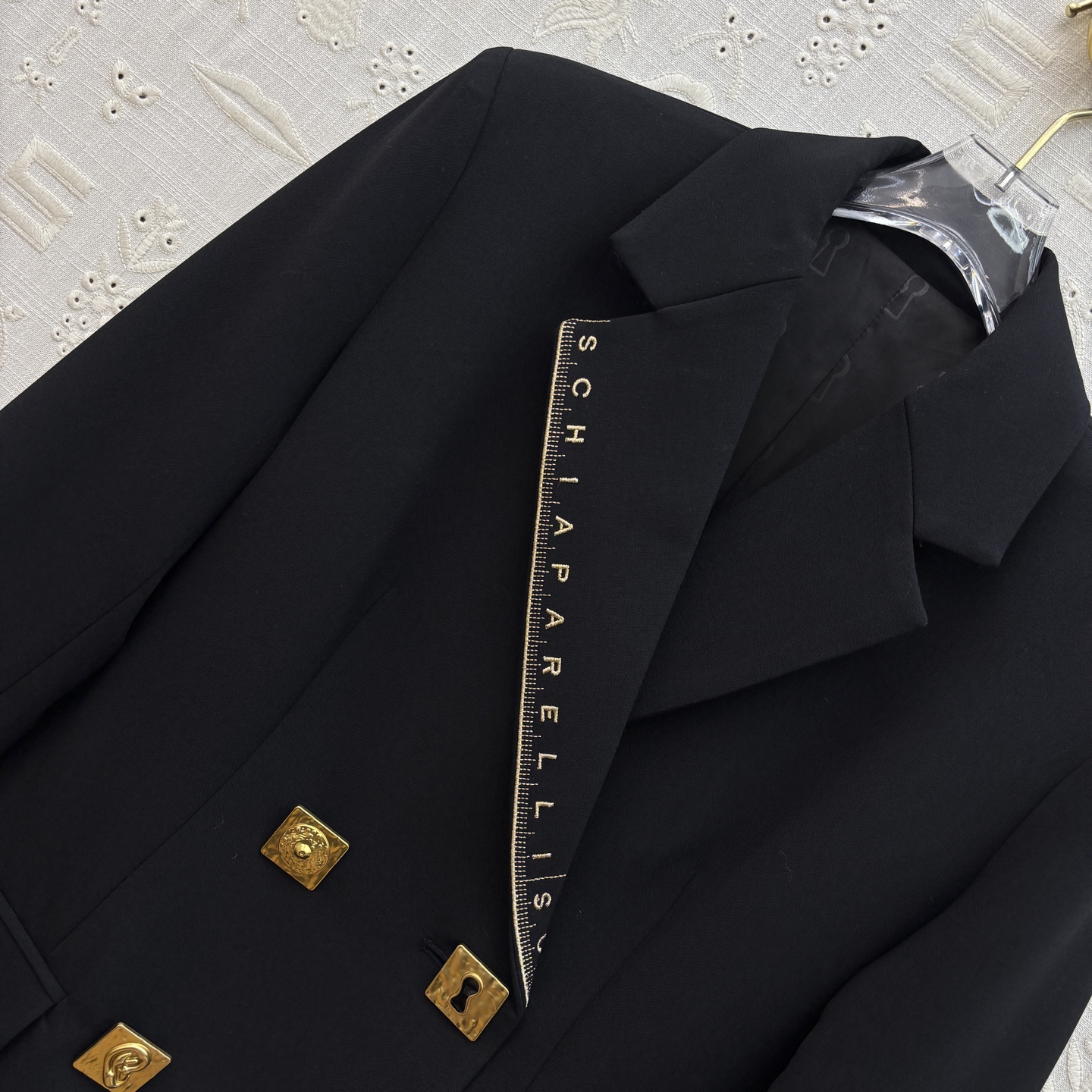 Sch 25秋冬新款 异形扣装饰收腰西装 撞色金线刺绣尺寸图点辍 金色装饰精致又独特 穿上瞬间气场全开 