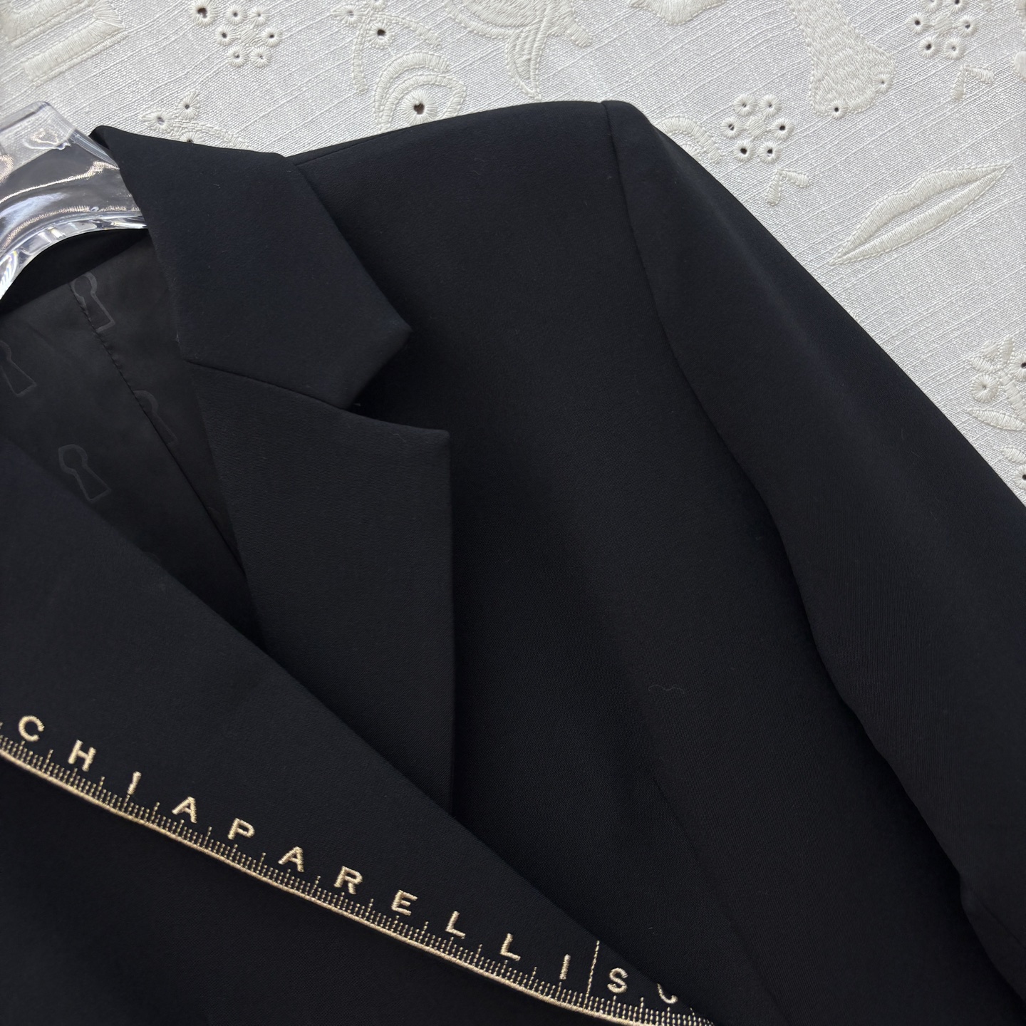 Sch 25秋冬新款 异形扣装饰收腰西装 撞色金线刺绣尺寸图点辍 金色装饰精致又独特 穿上瞬间气场全开 