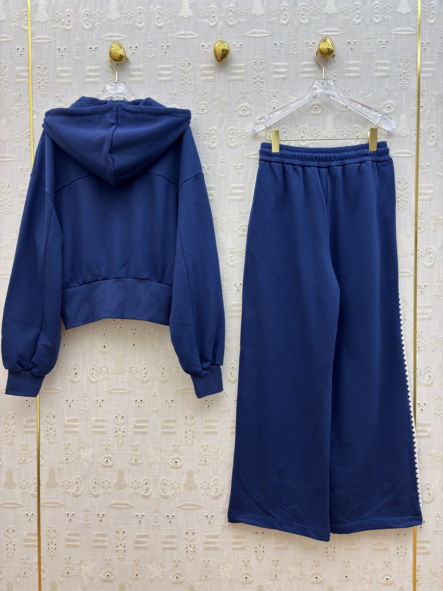 Sch 25新款 字母刺绣运动休闲套装 休闲又时尚的运动套装 连帽拉链夹克+高腰休闲裤 青春减龄感拉满 