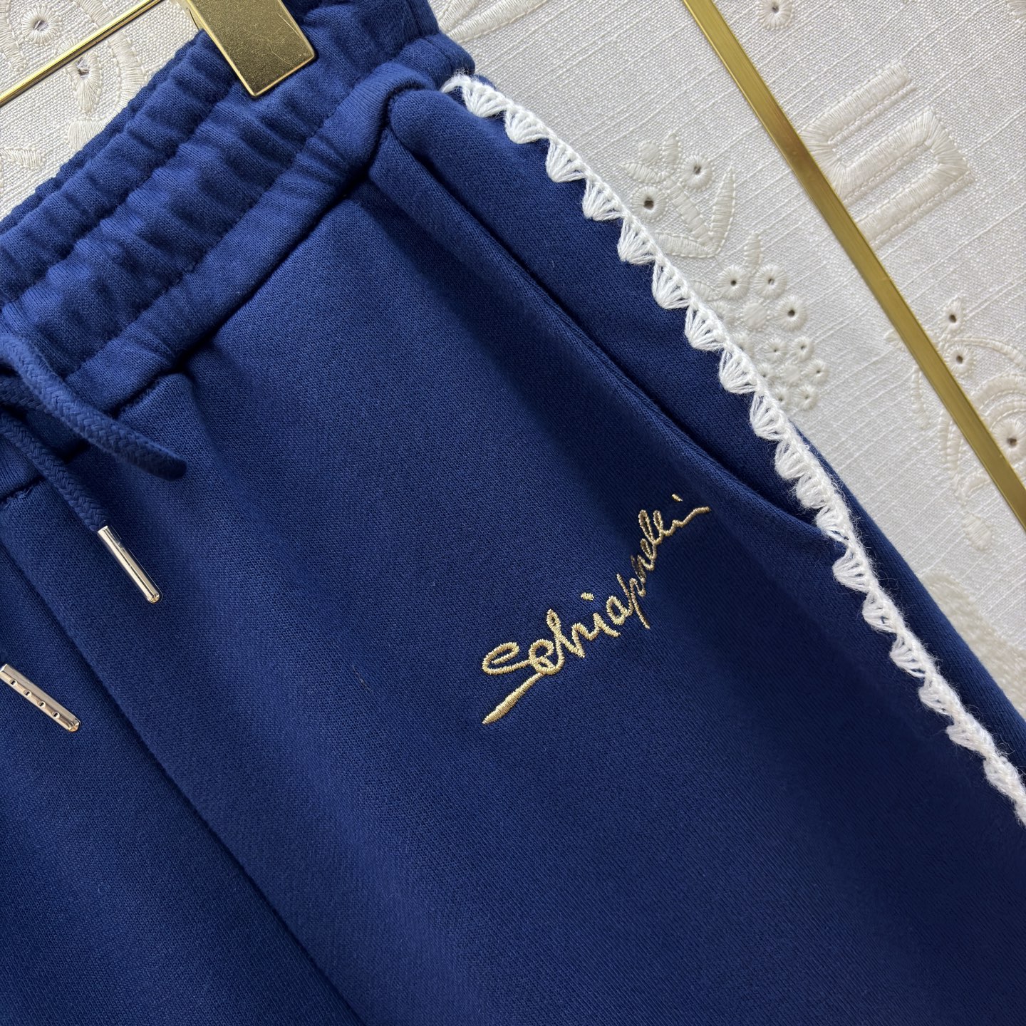 Sch 25新款 字母刺绣运动休闲套装 休闲又时尚的运动套装 连帽拉链夹克+高腰休闲裤 青春减龄感拉满 