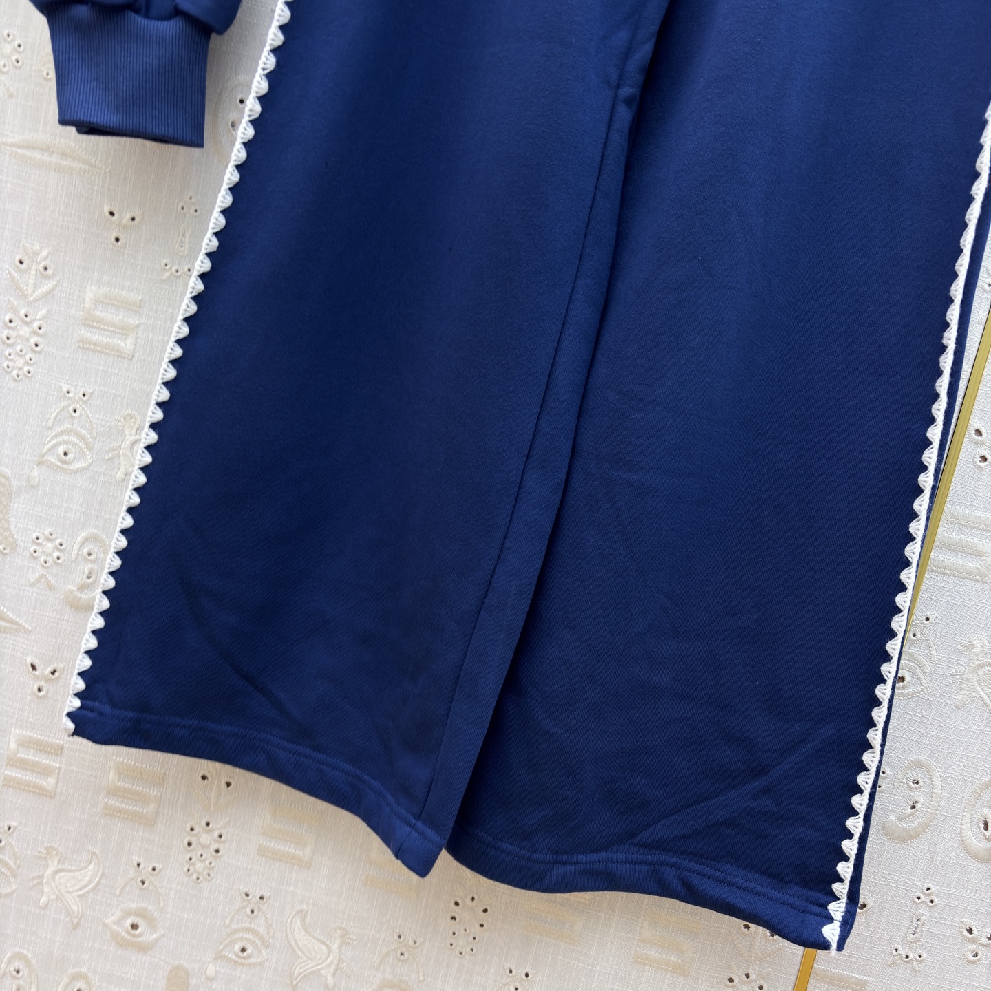 Sch 25新款 字母刺绣运动休闲套装 休闲又时尚的运动套装 连帽拉链夹克+高腰休闲裤 青春减龄感拉满 