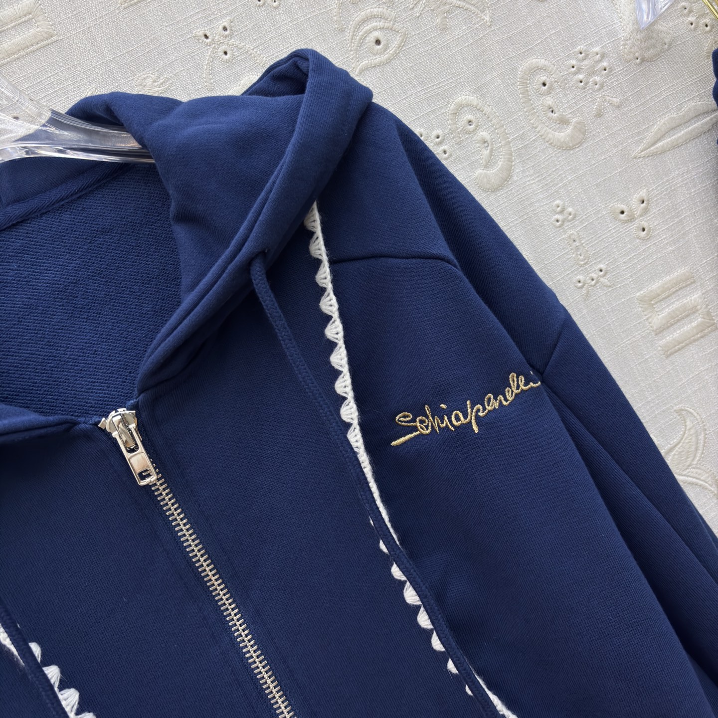 Sch 25新款 字母刺绣运动休闲套装 休闲又时尚的运动套装 连帽拉链夹克+高腰休闲裤 青春减龄感拉满 